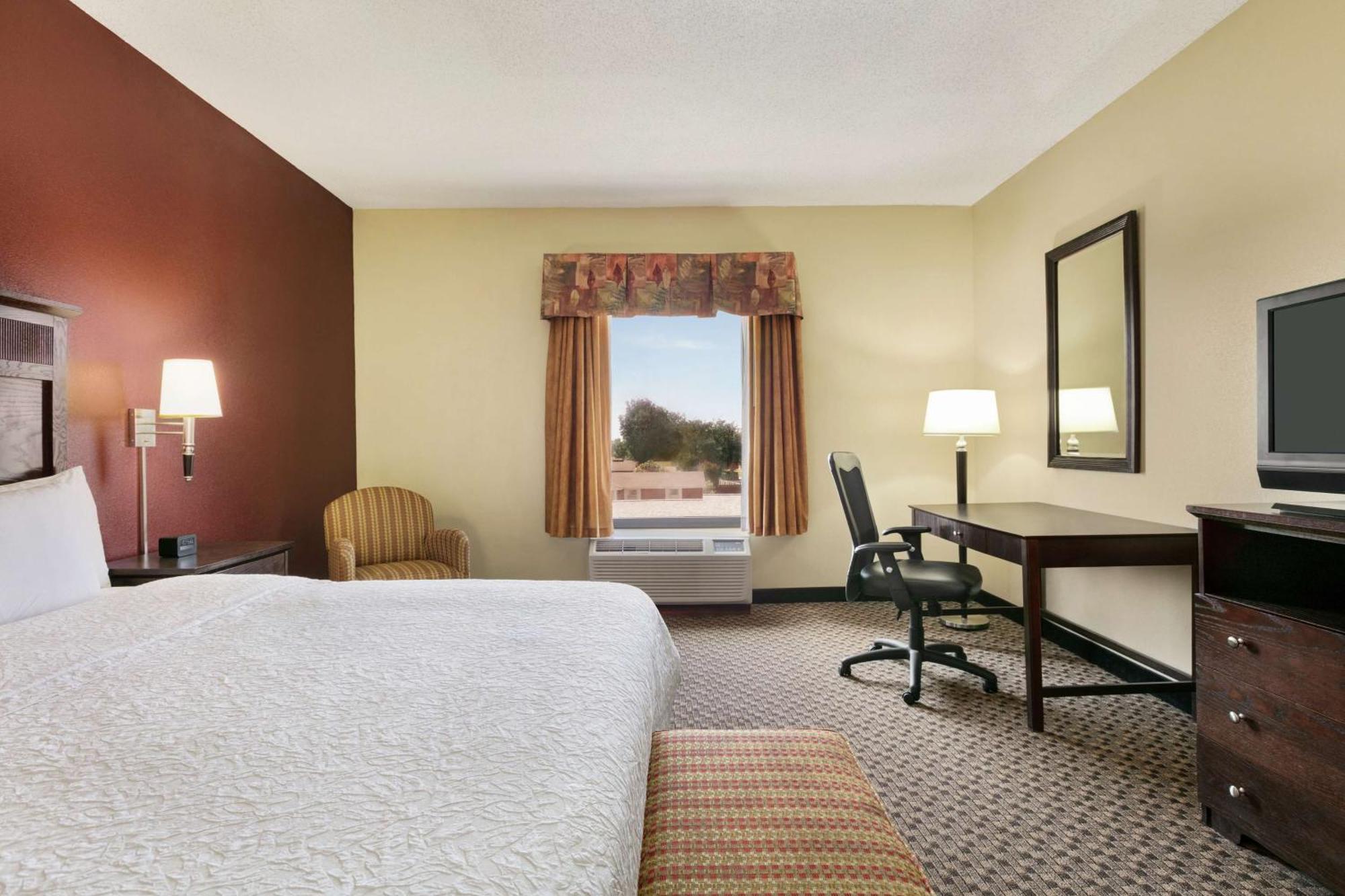 King Room with Accessible Tub - Mobility and Hearing Access/Non-Smoking