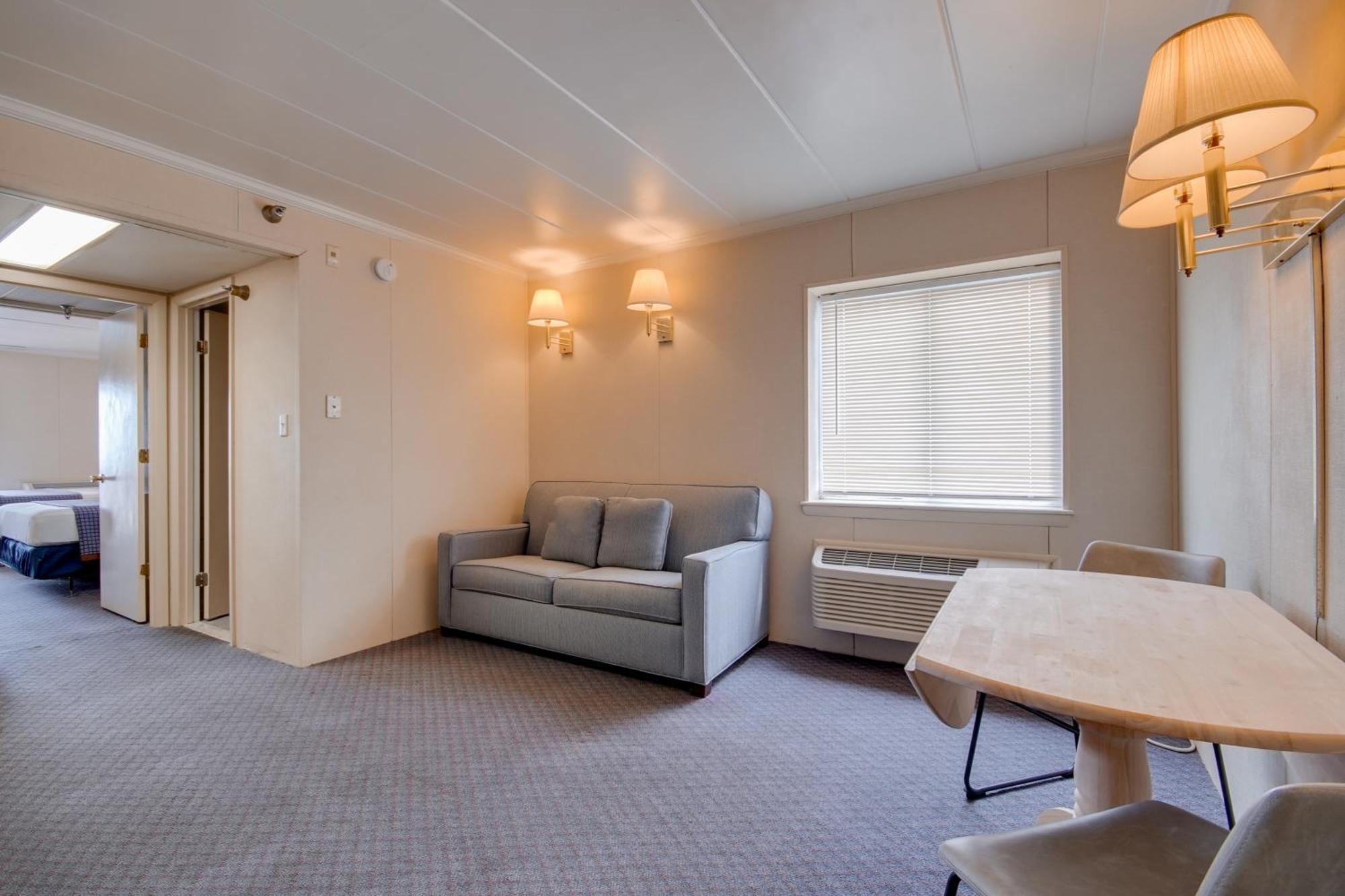 Tower 2 Ocean View Suite