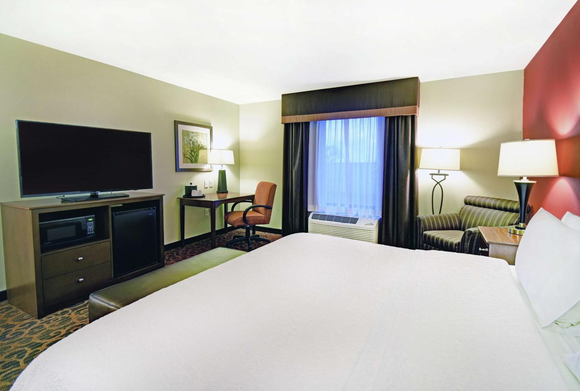 King Room Accessible Tub Mobility Hearing Access or Non-Smoking