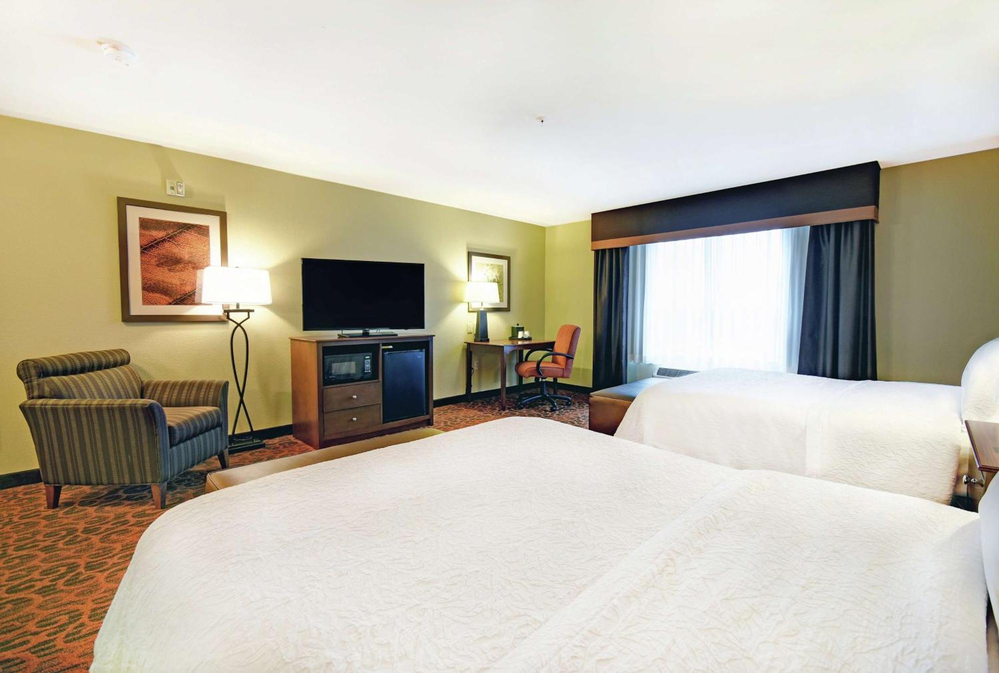 Queen Room Two Queen Beds Mobility Hearing Access or Non-Smoking