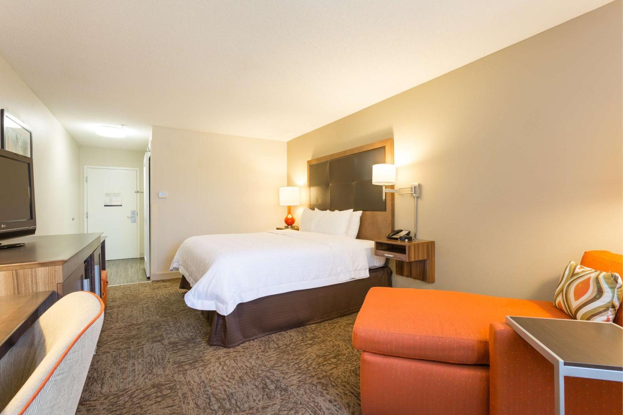 King Room with King Bed - Non-Smoking