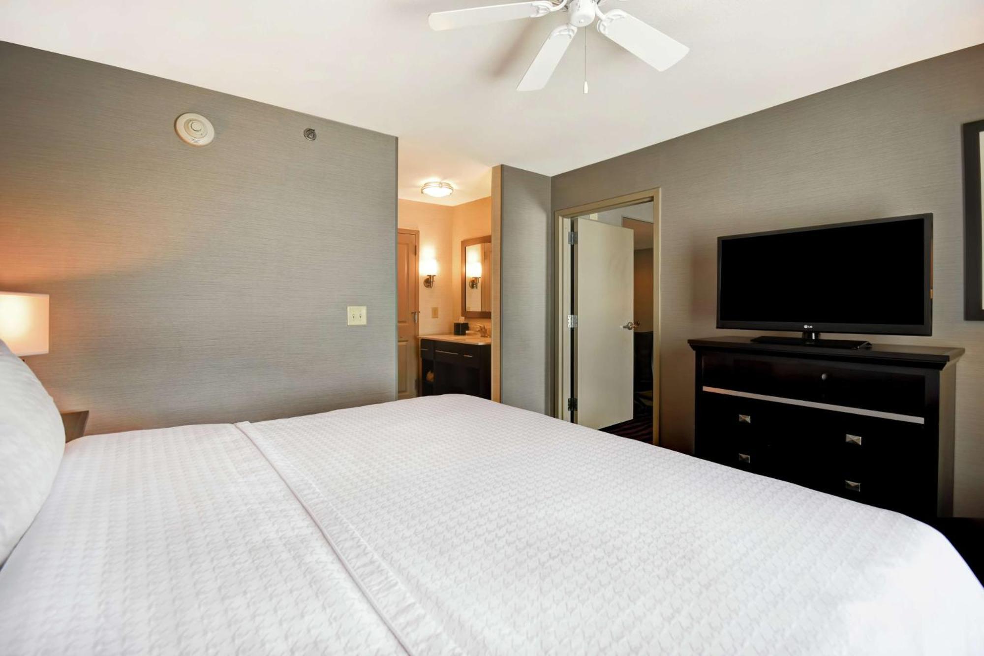 One-Bedroom King Suite - Non-Smoking