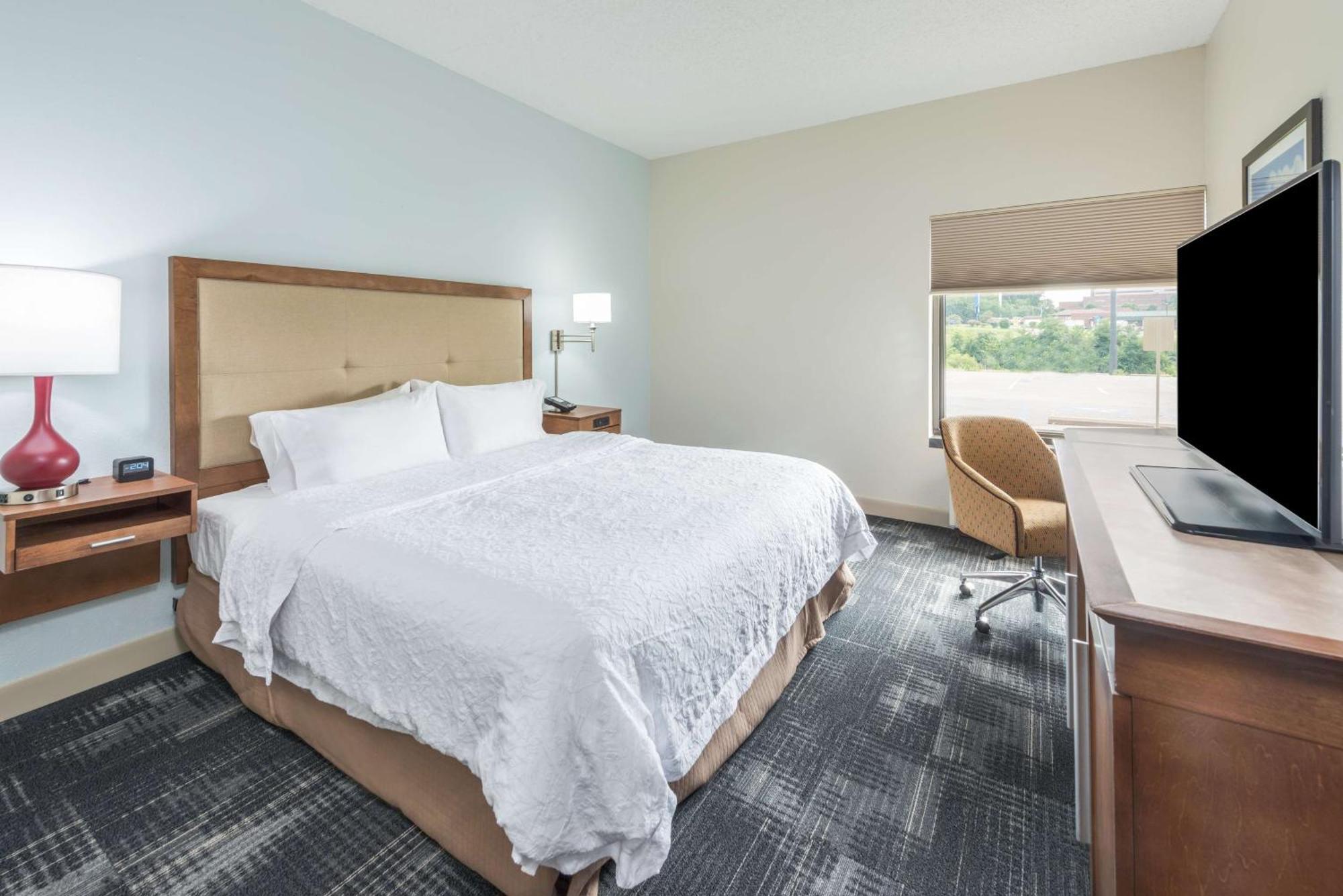 King Room Roll Shower Mobility Access or Non-Smoking
