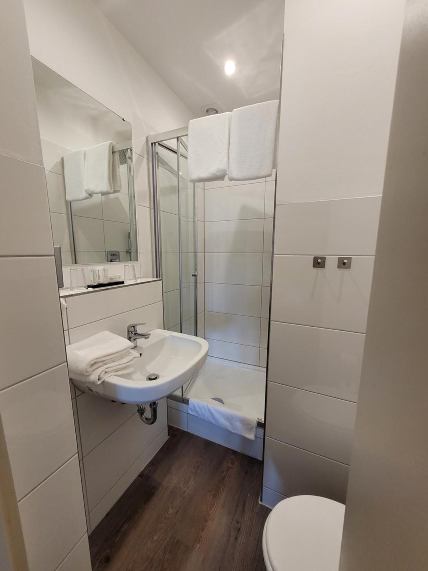 Budget Single Room Annex Villa Germania