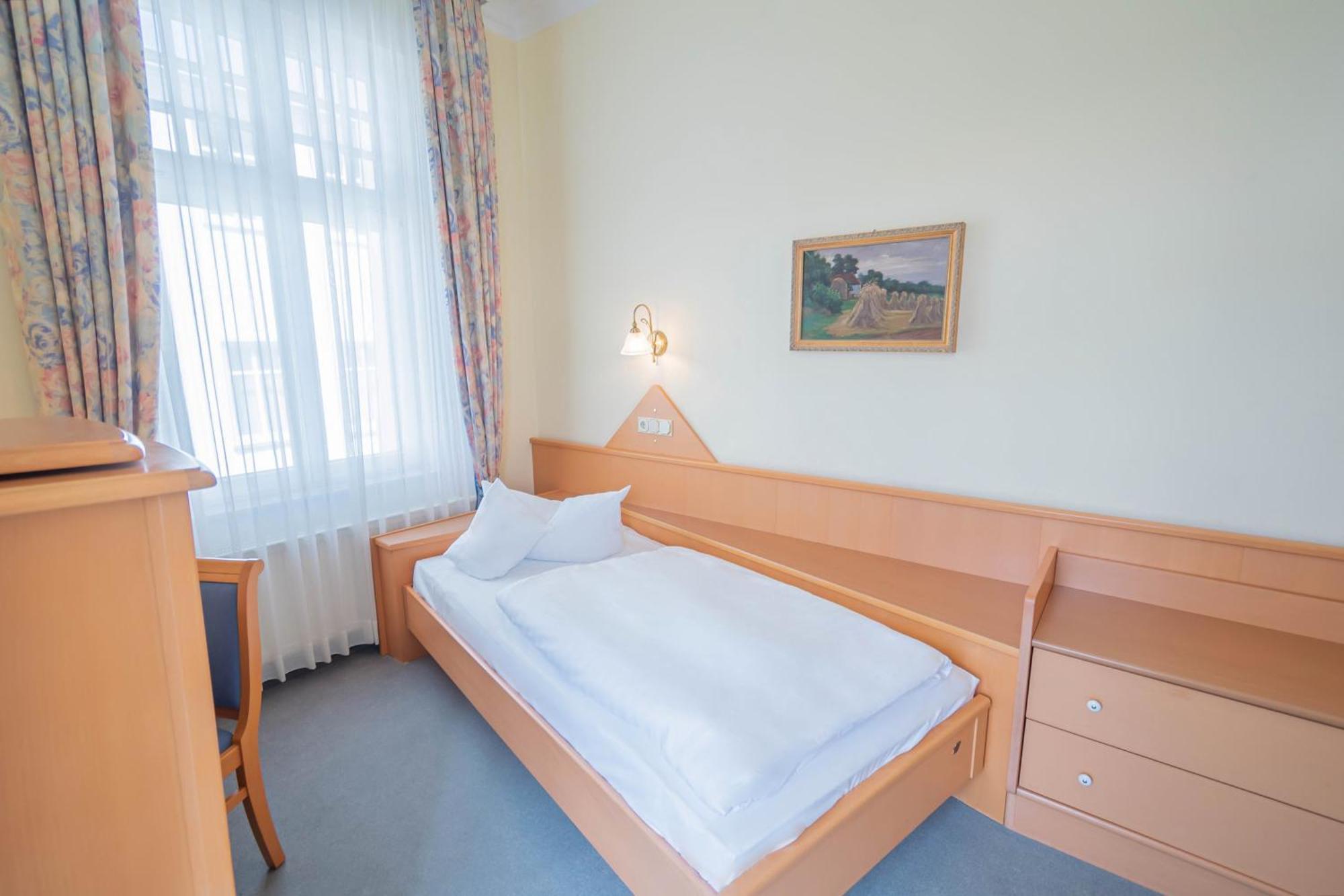 Standard Single Room,1588092315:JPEG