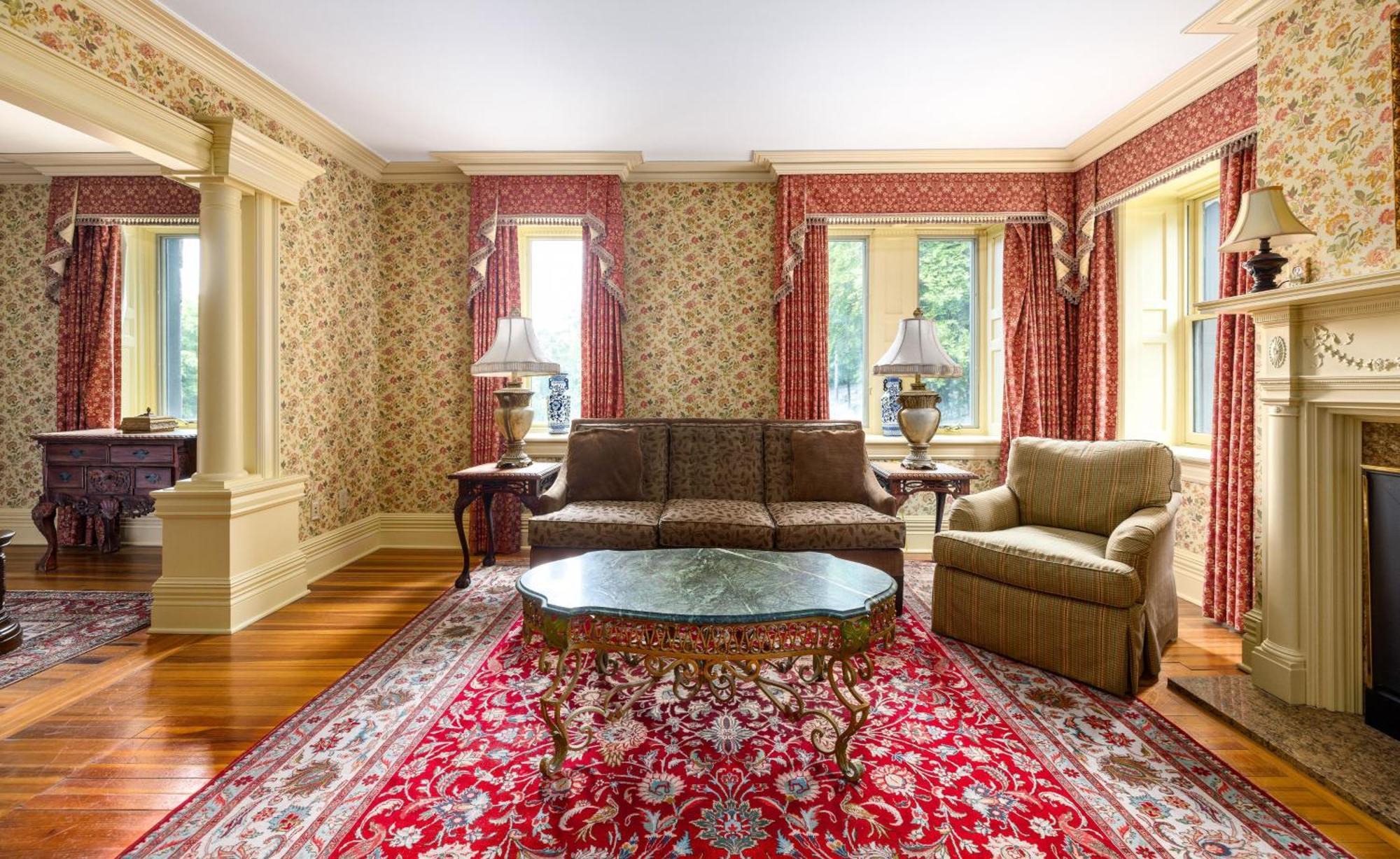 Deluxe King Suite