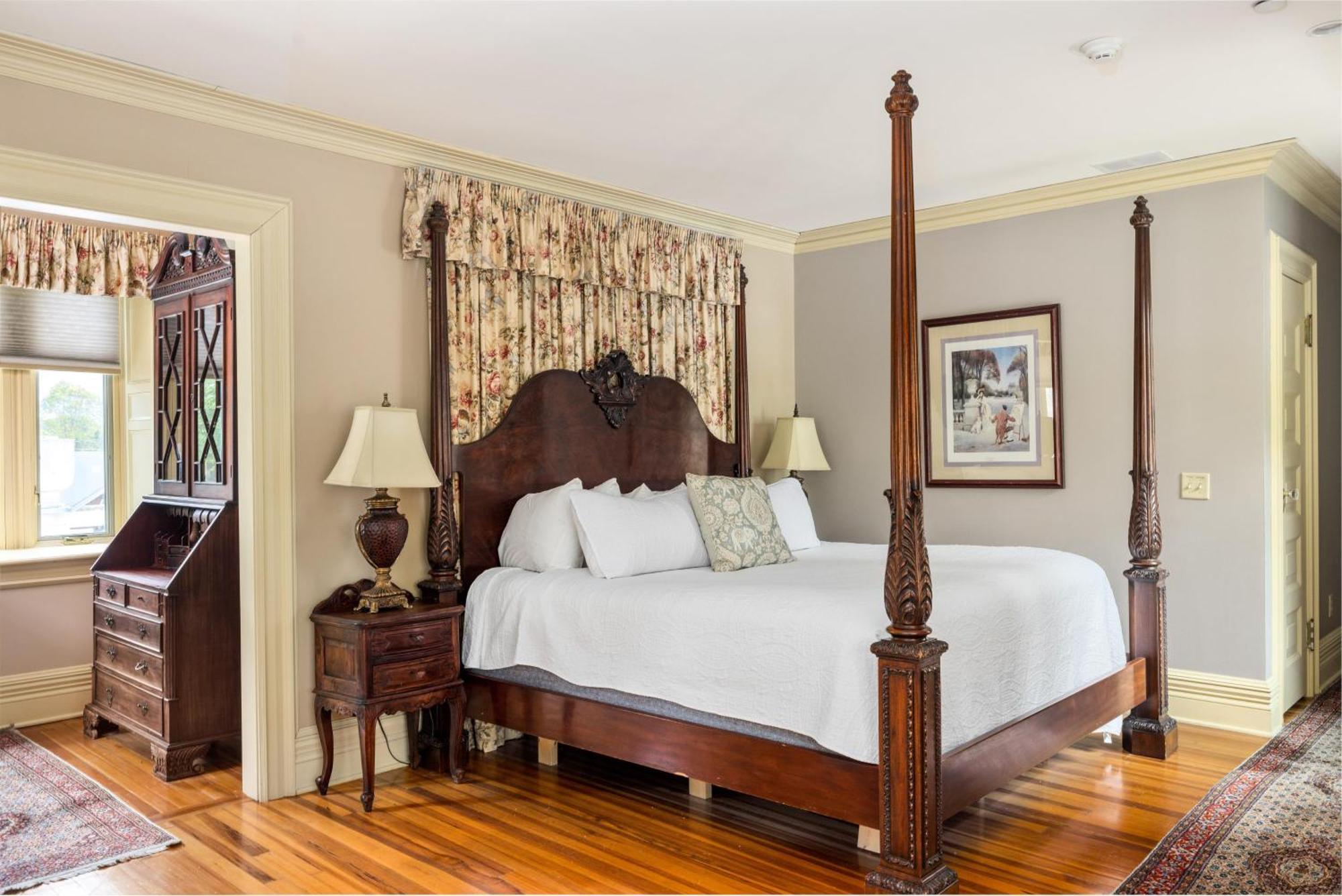 King Suite,1558028104:JPEG