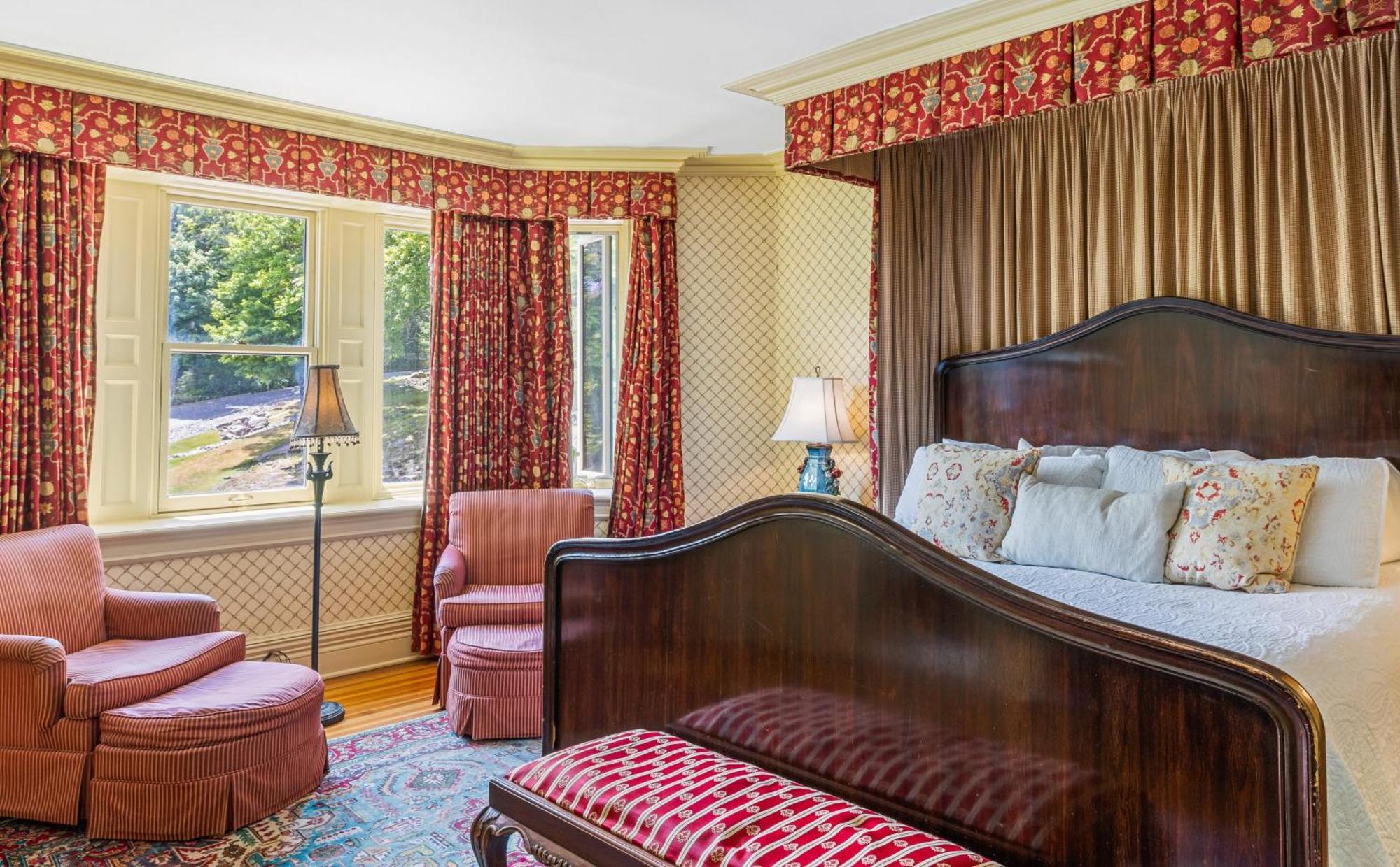 King Suite,1558027918:JPEG
