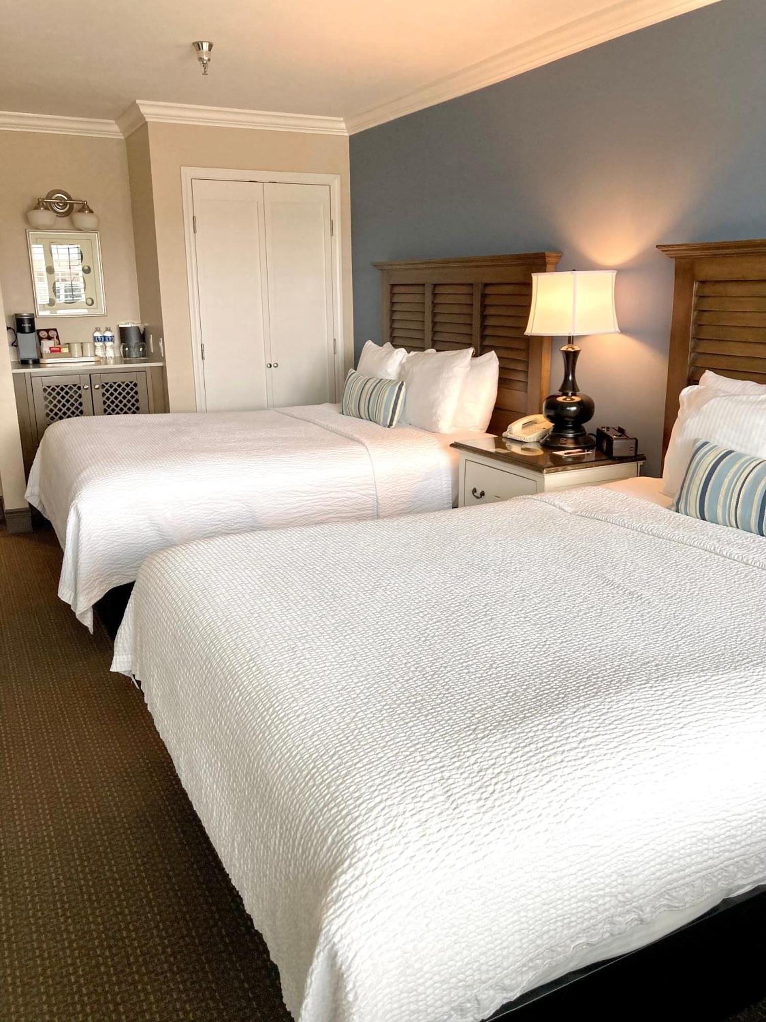 Deluxe Two Queen Beds Room