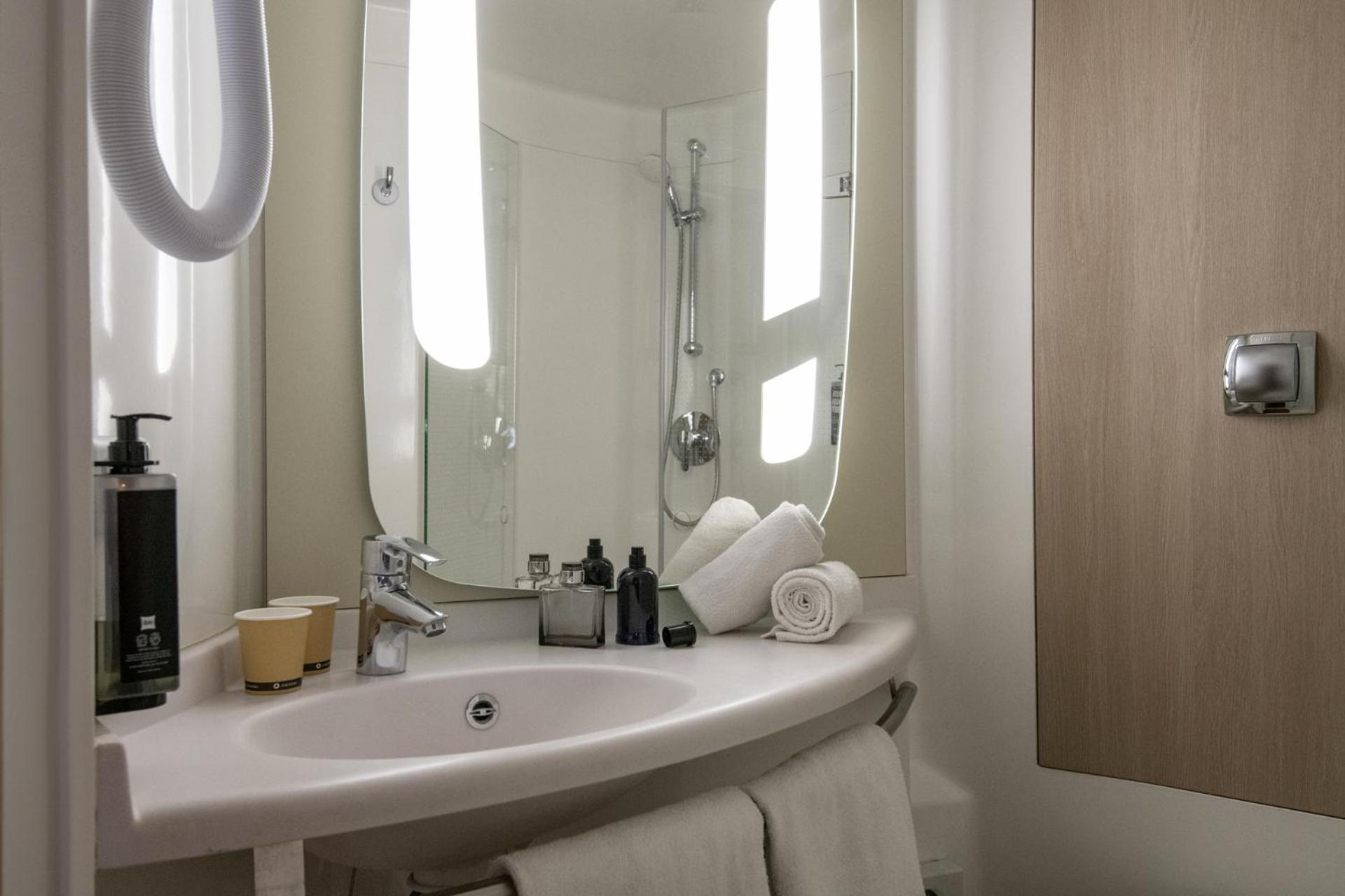 Standard Twin Room,1423365918:JPEG