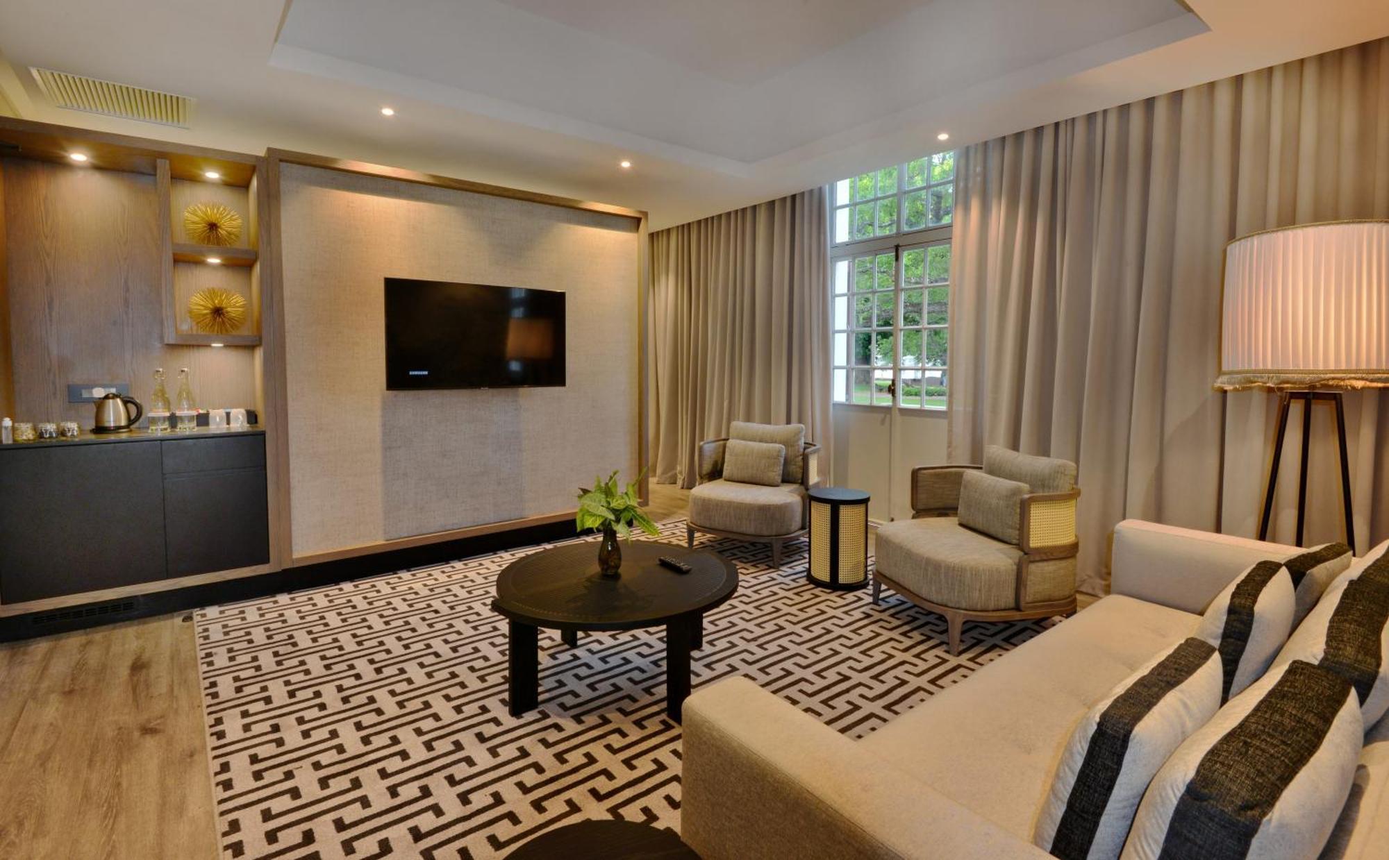 Deluxe Suite