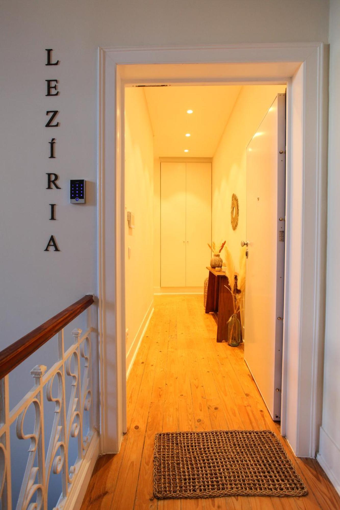 Apartment with Terrace,1558239274:JPEG