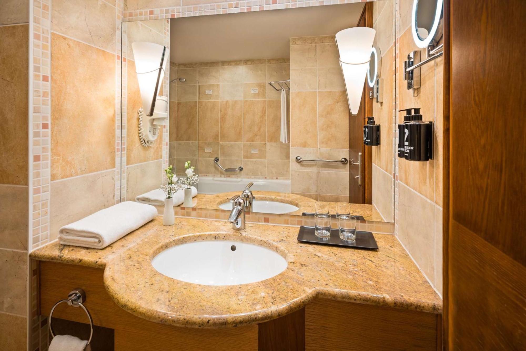 Deluxe King Room with Monastery View,1558279891:JPEG