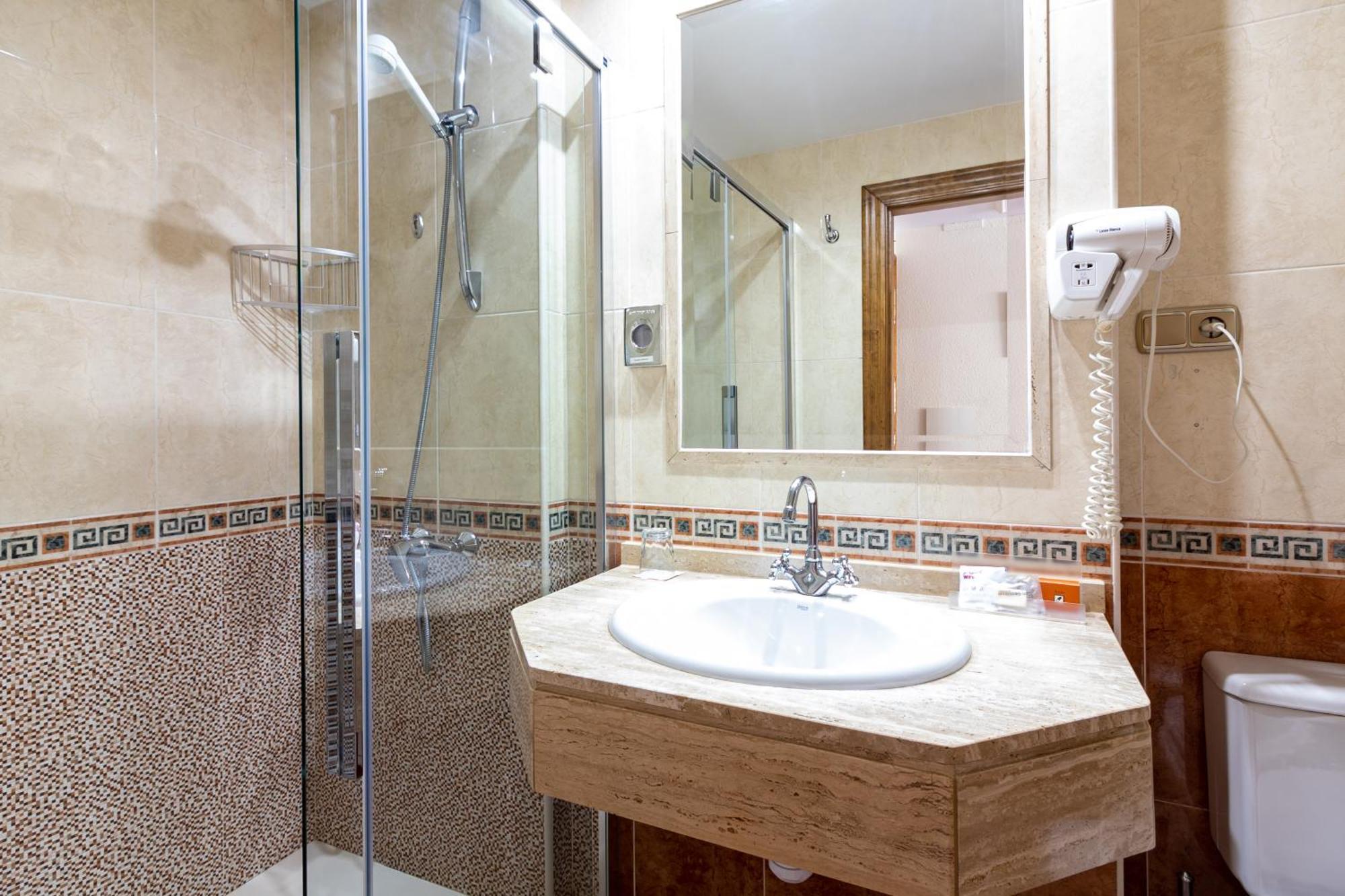 Budget Double or Twin Room,1758273923:JPEG