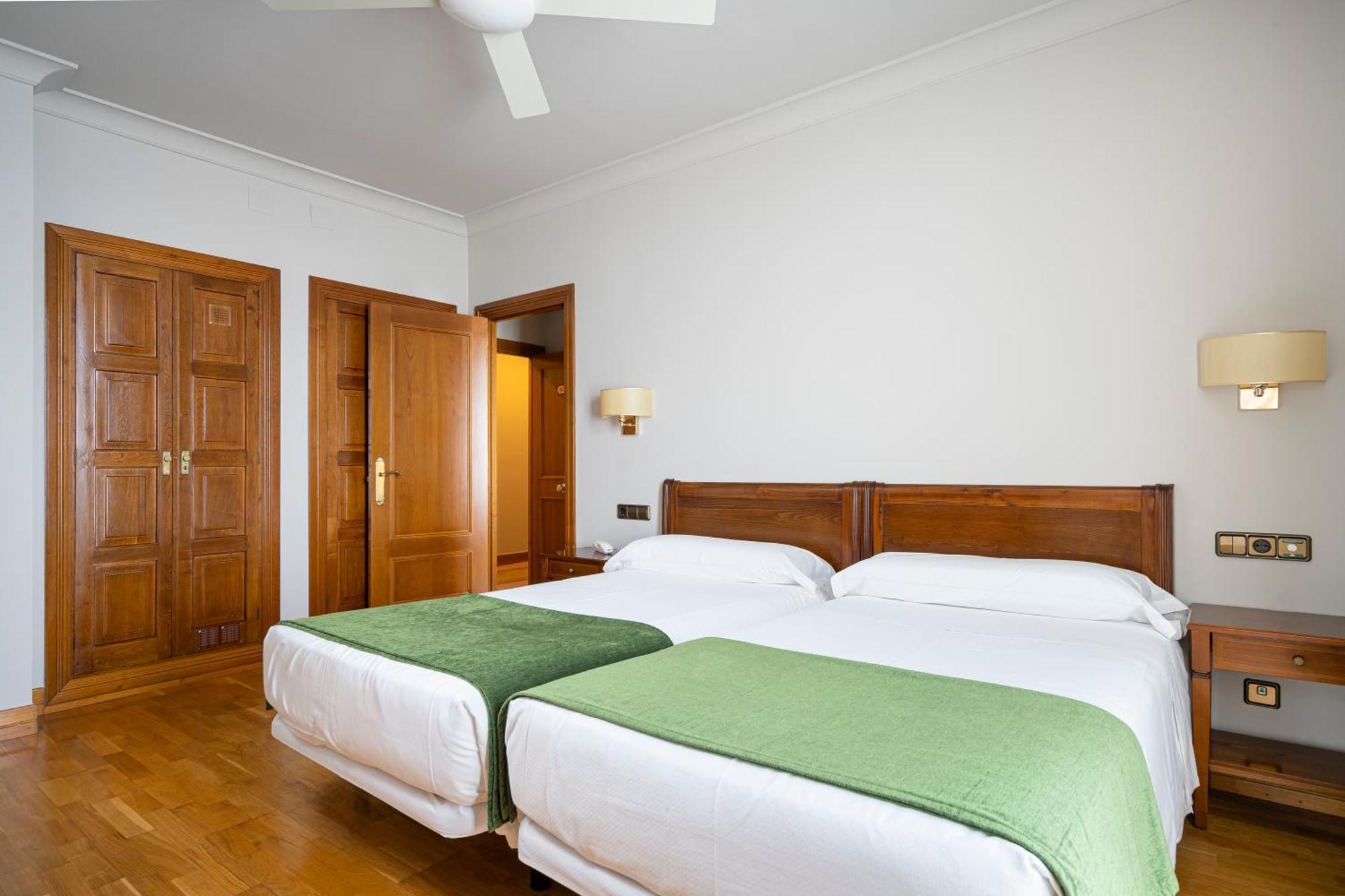Superior Family Suite,1558527031:JPEG