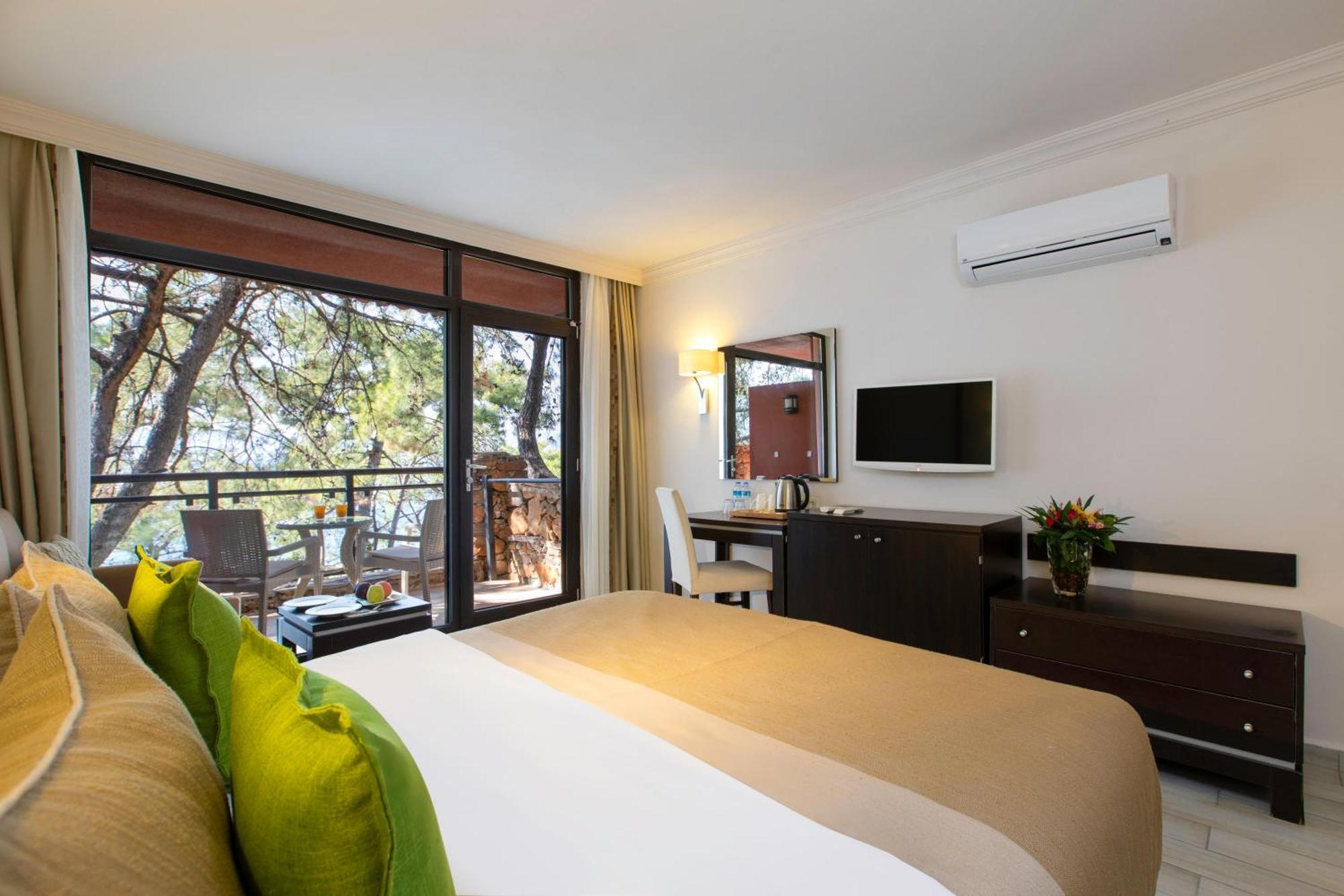 Standard Double Room Partial Sea View