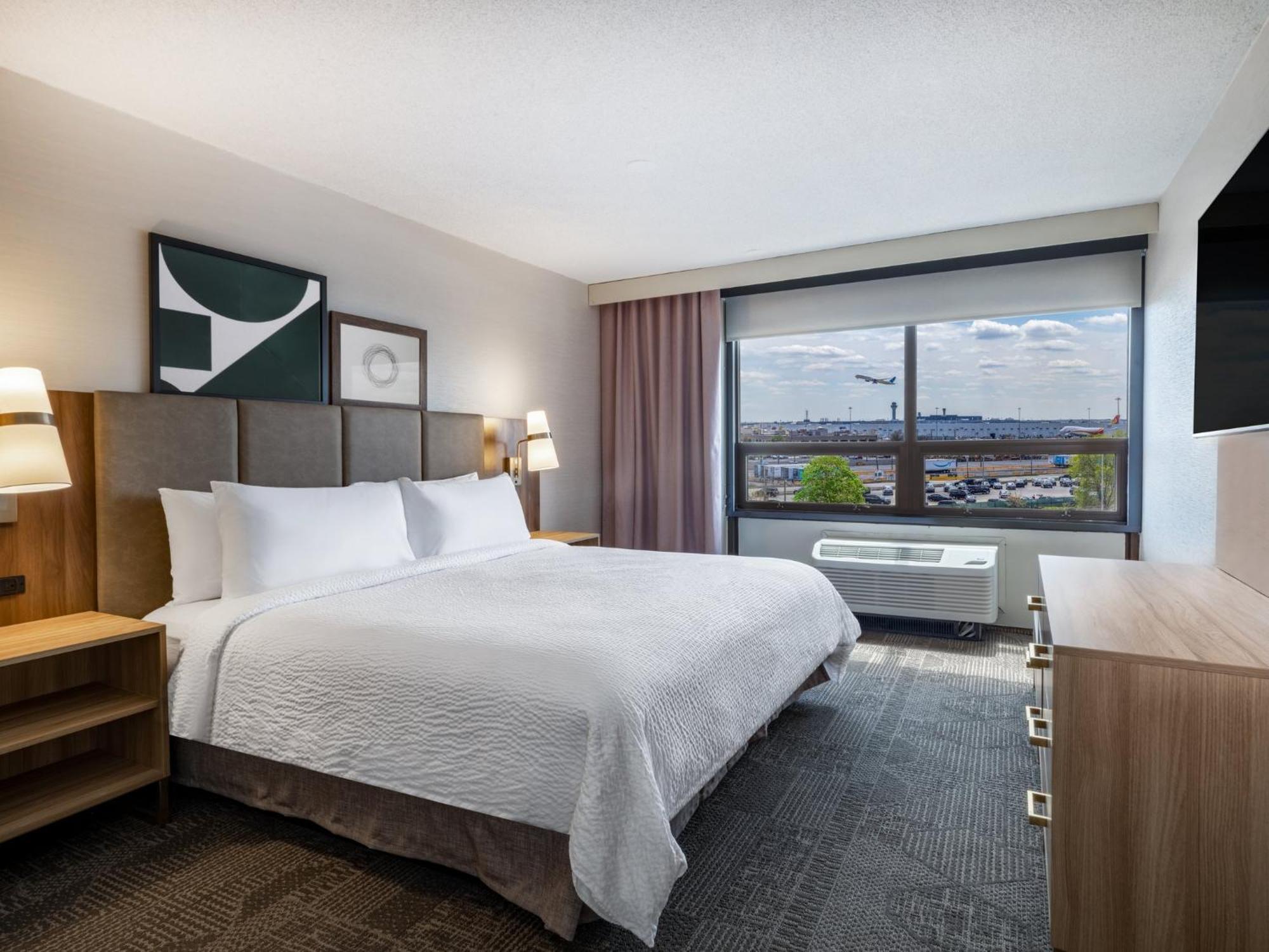One-Bedroom King Suite Airport View