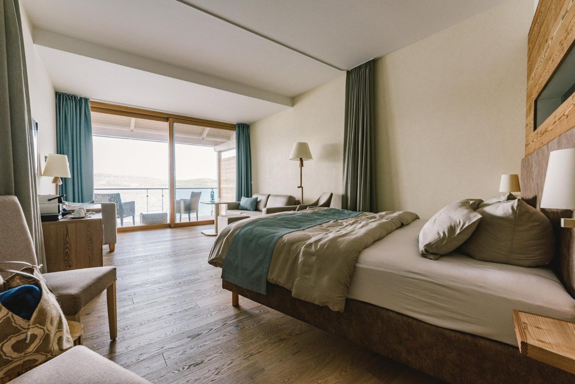 Large Double Room Balcony Lake View
