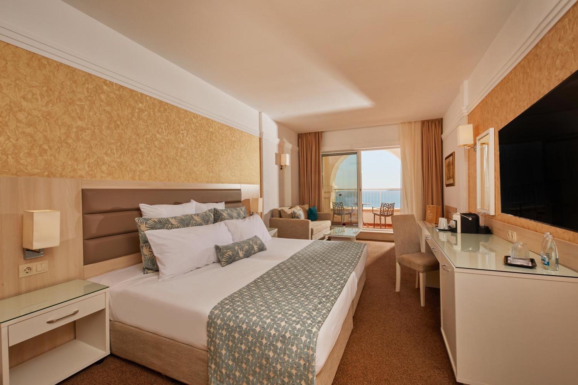 My Favorite Club Double Deluxe Frontal Sea View