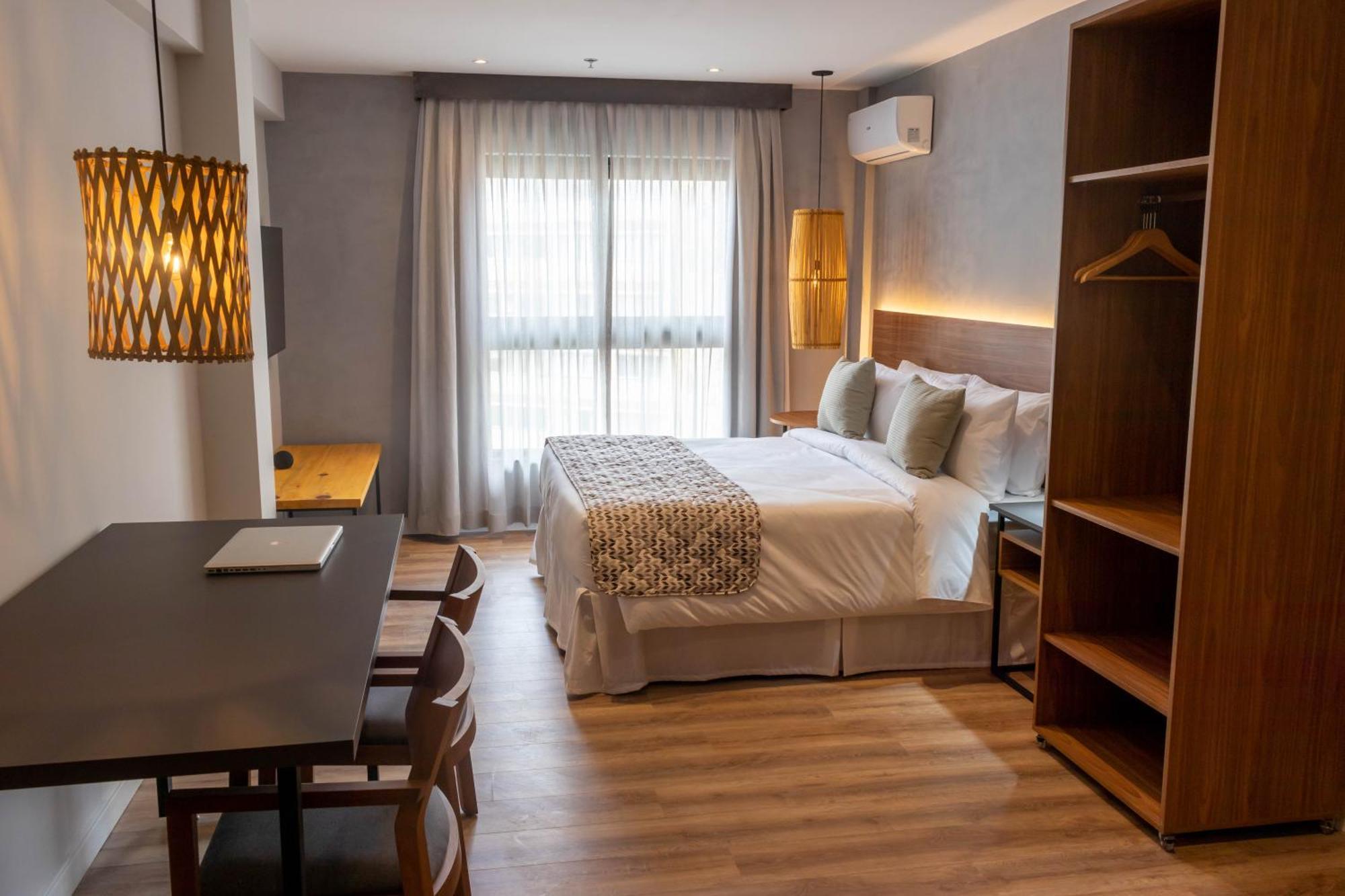 Deluxe Room,1559271007:JPEG