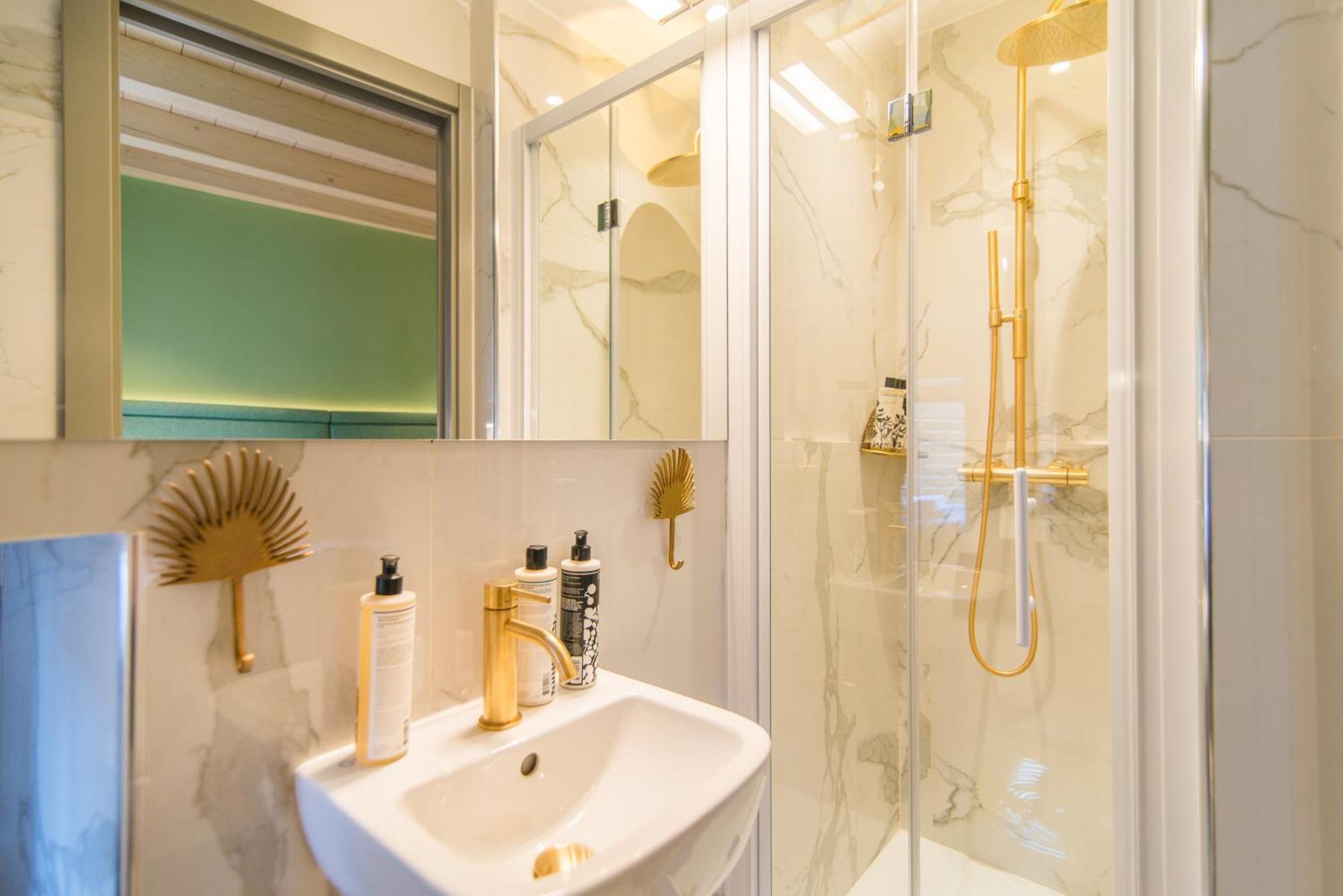 "SNUG" Double Room External Access