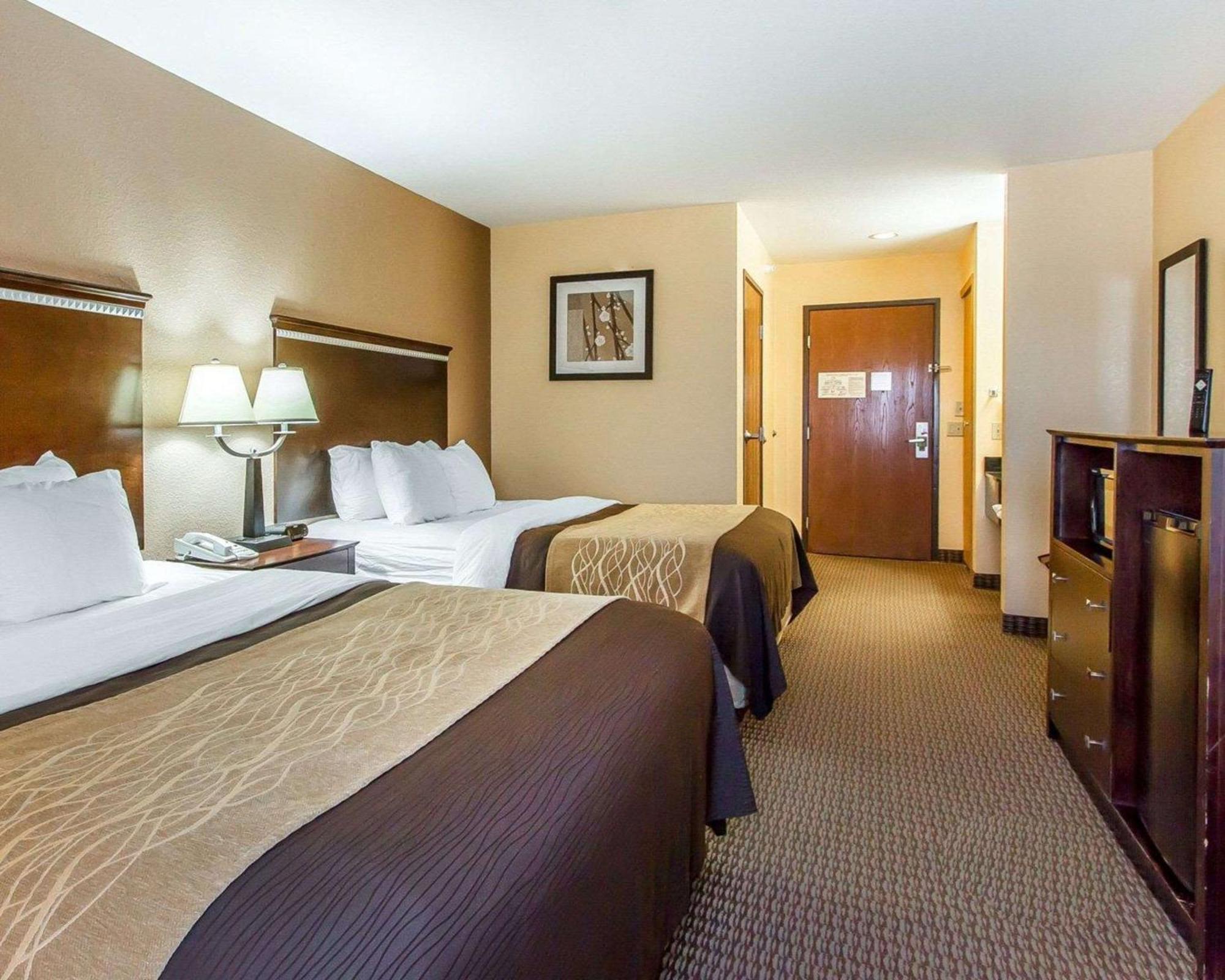 Queen Room Two Queen Beds Accessible or Non-Smoking,1559367436:JPEG
