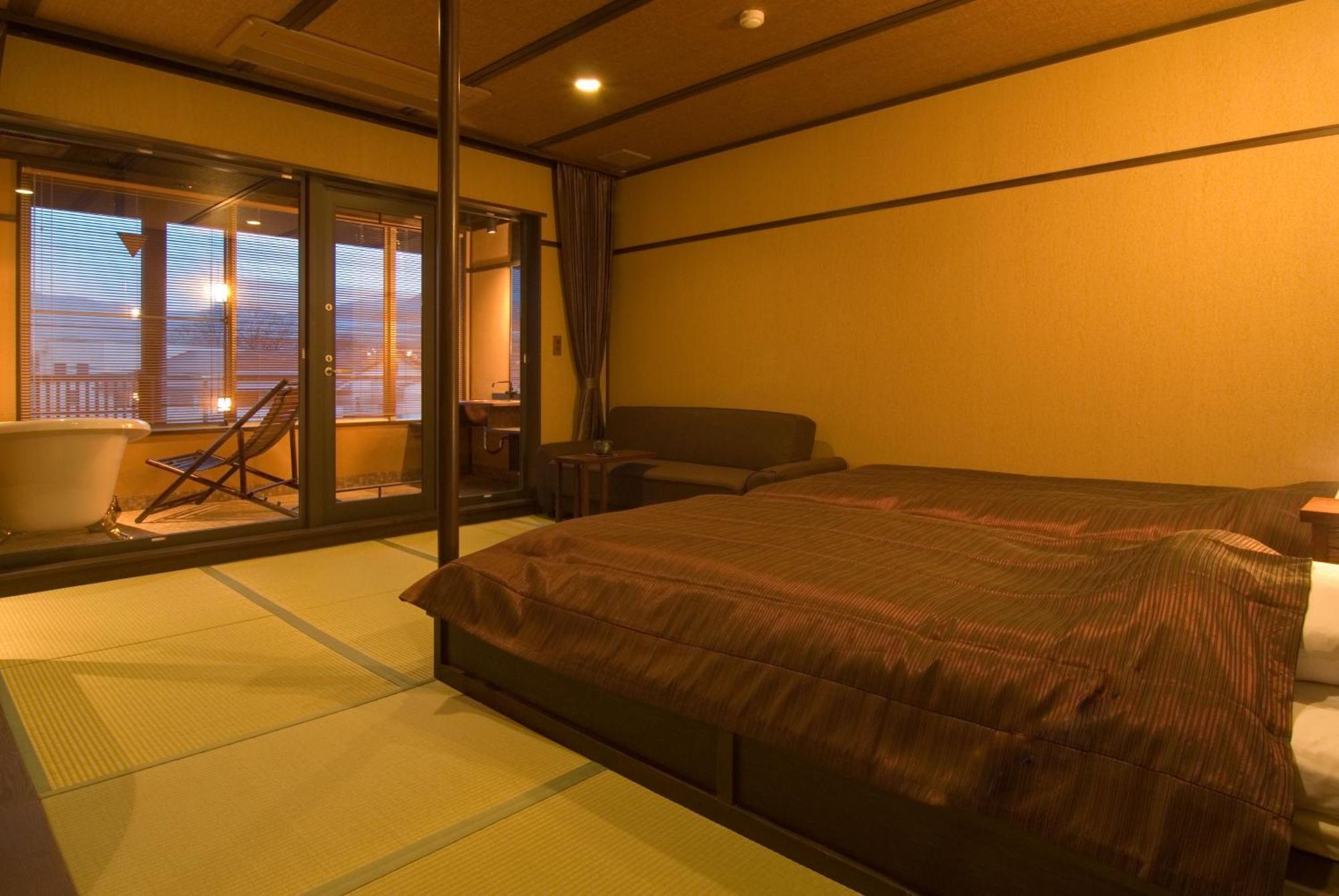 Superior Twin Room Private Bathroom