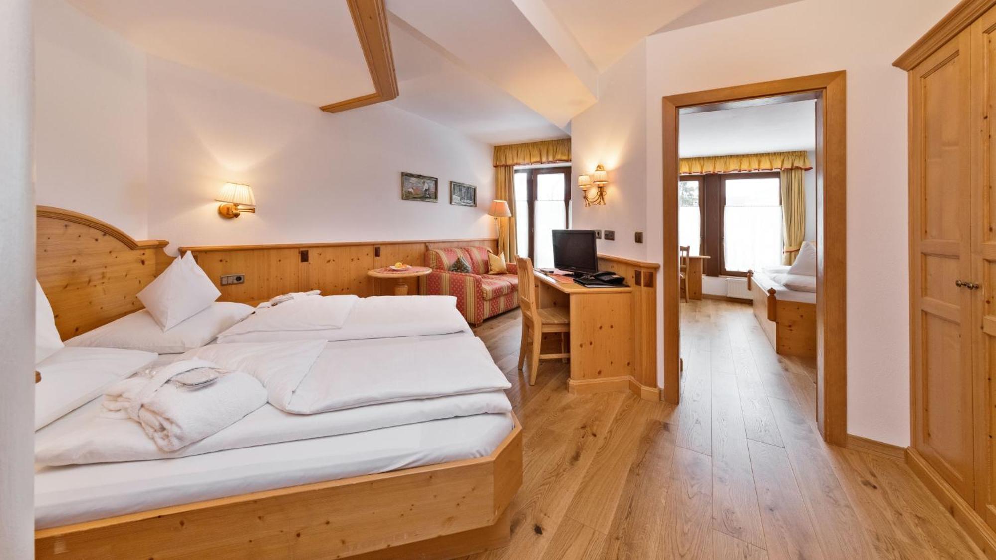 Junior Suite,1559608306:JPEG