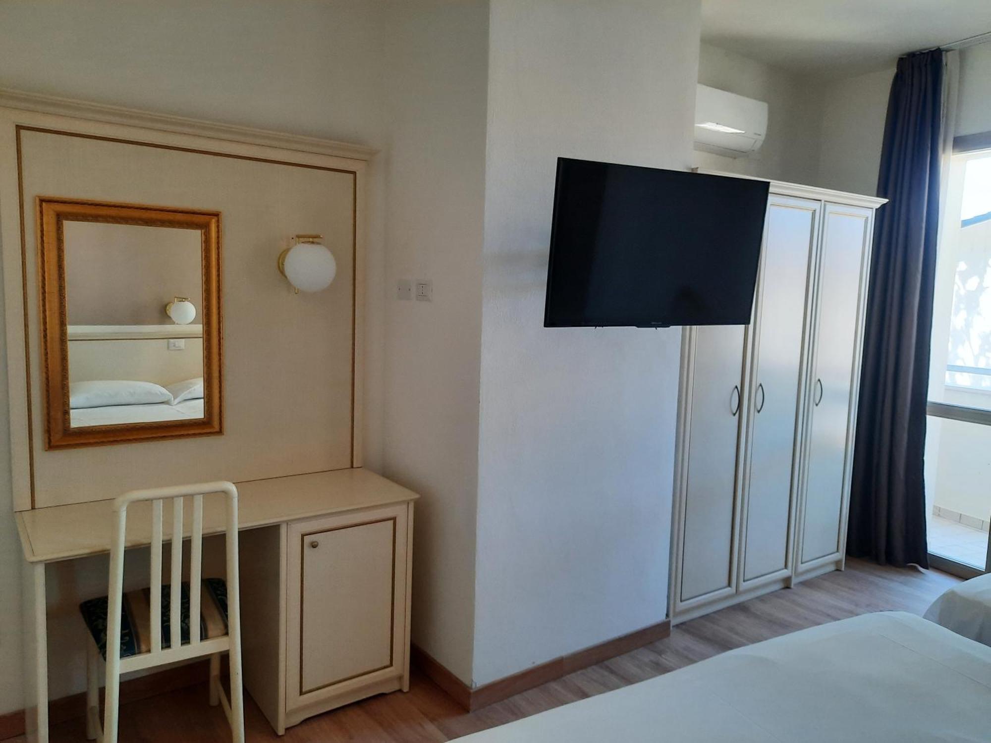 Quadruple Room,1556219872:JPEG