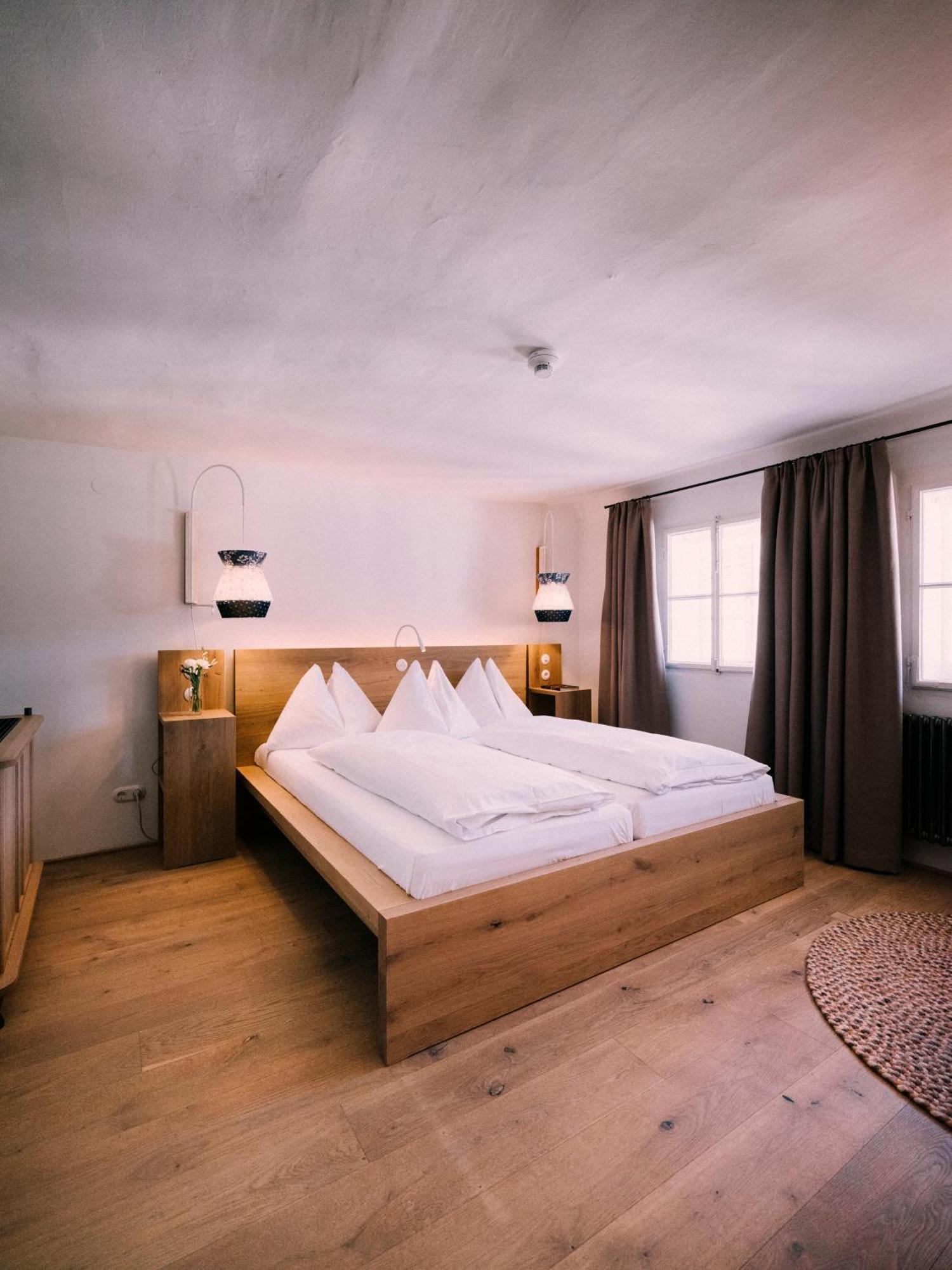 Small Double Room,1559627674:JPEG