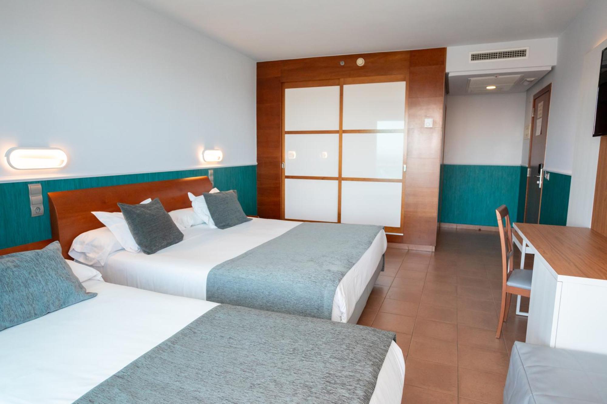 Twin Room,1559639185:JPEG