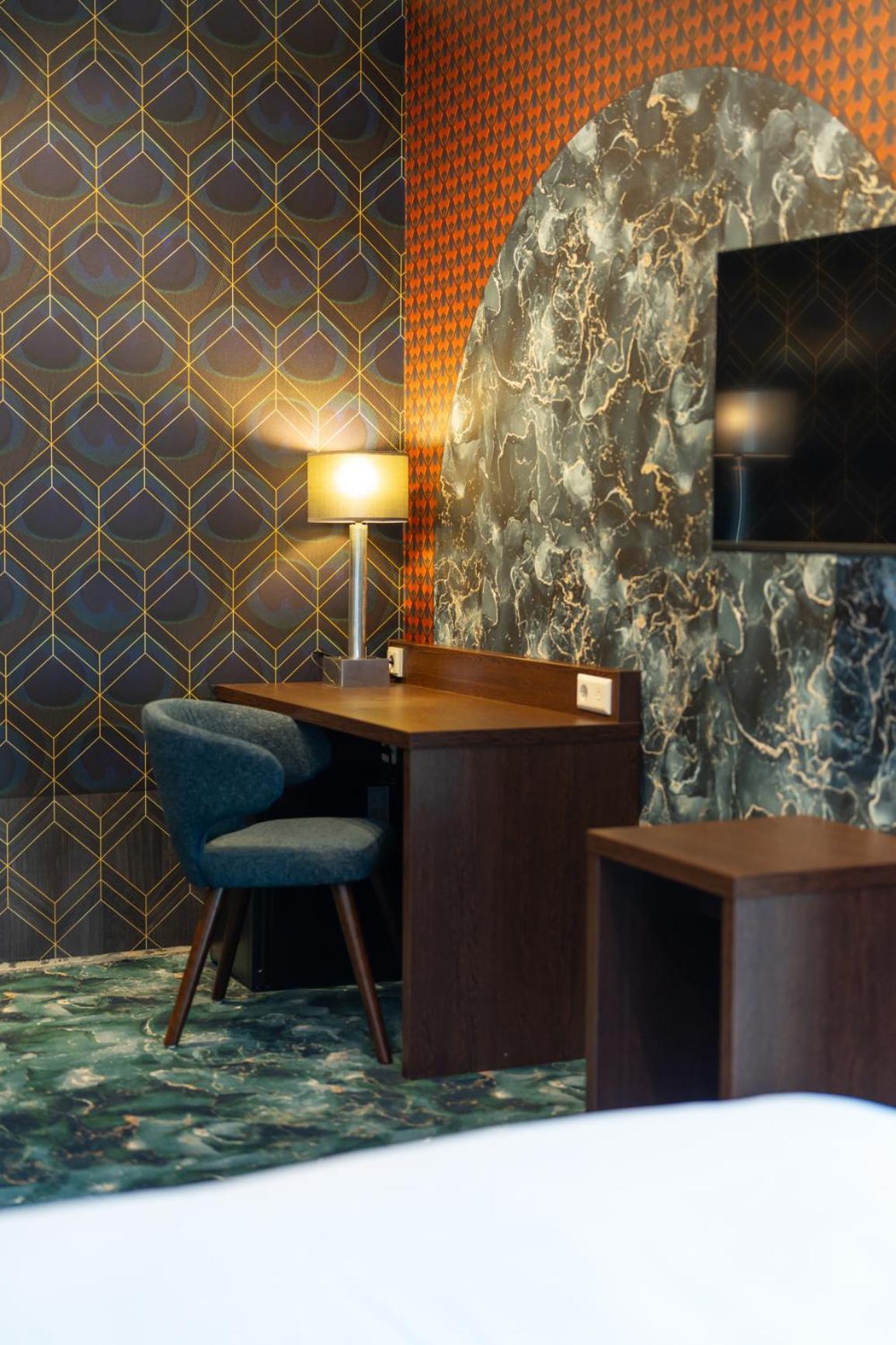 Large Deluxe Double Room