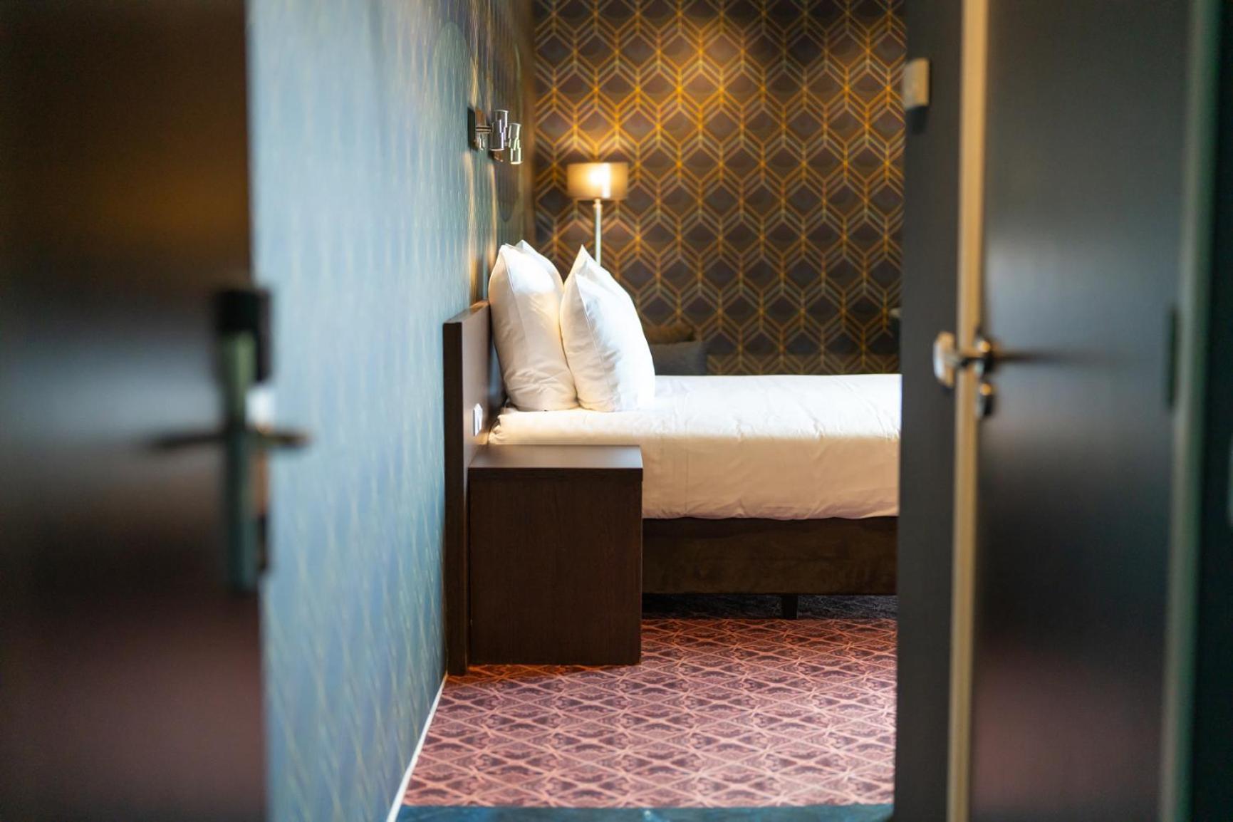 Large Deluxe Double Room
