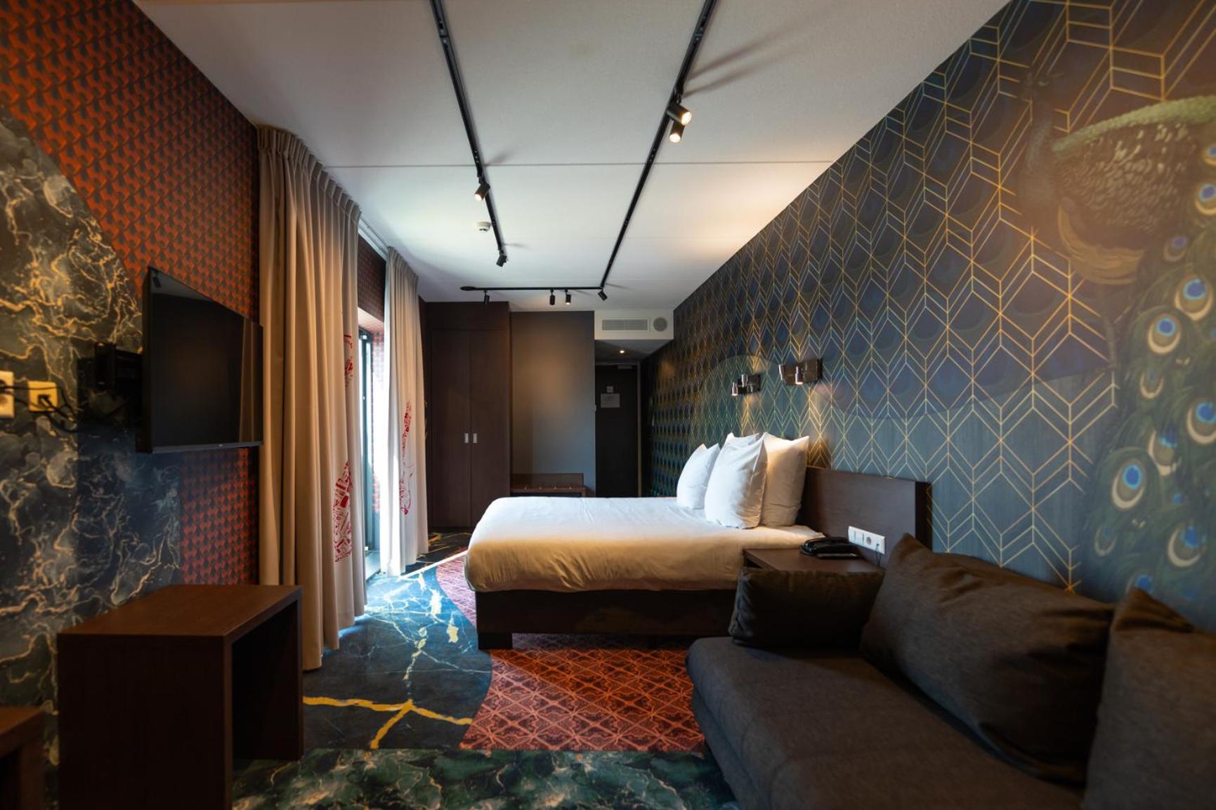 Large Deluxe Double Room