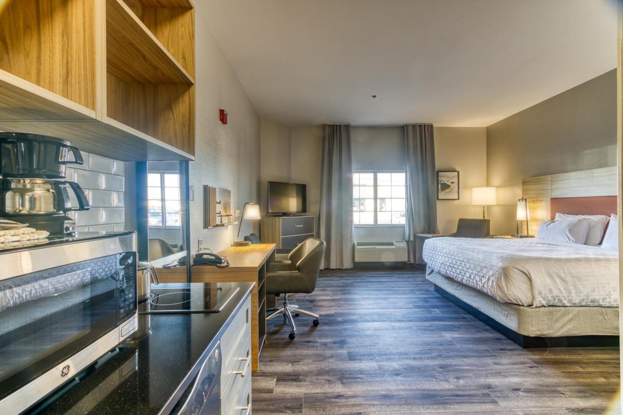 Studio Queen Suite,1585468908:JPEG