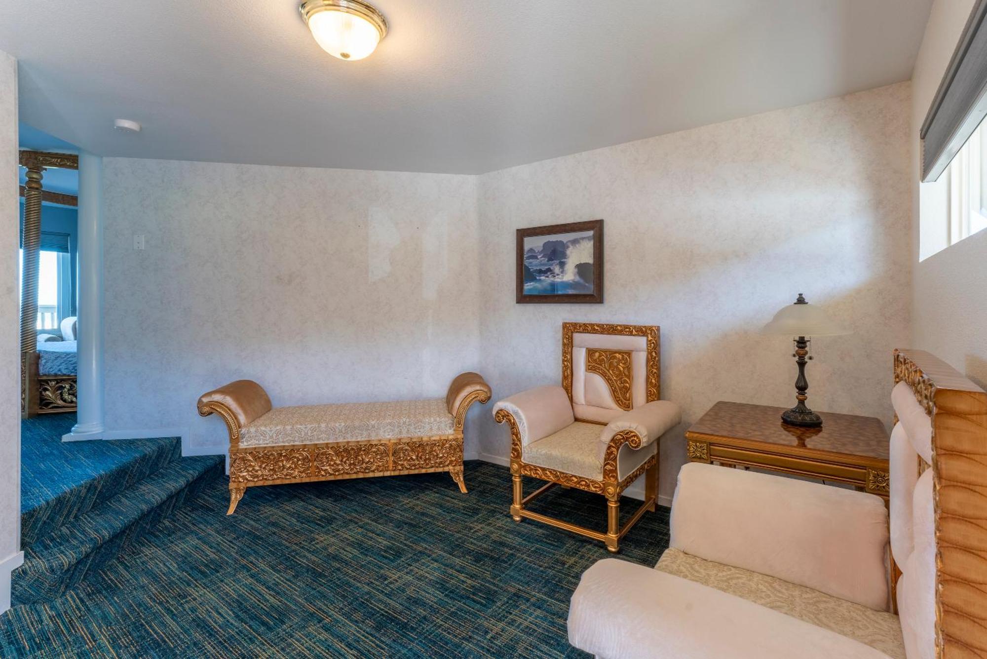 Deluxe King Suite