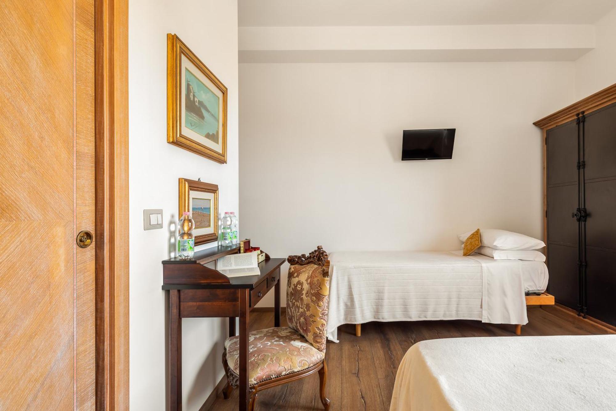 Deluxe Double Room Side Sea View
