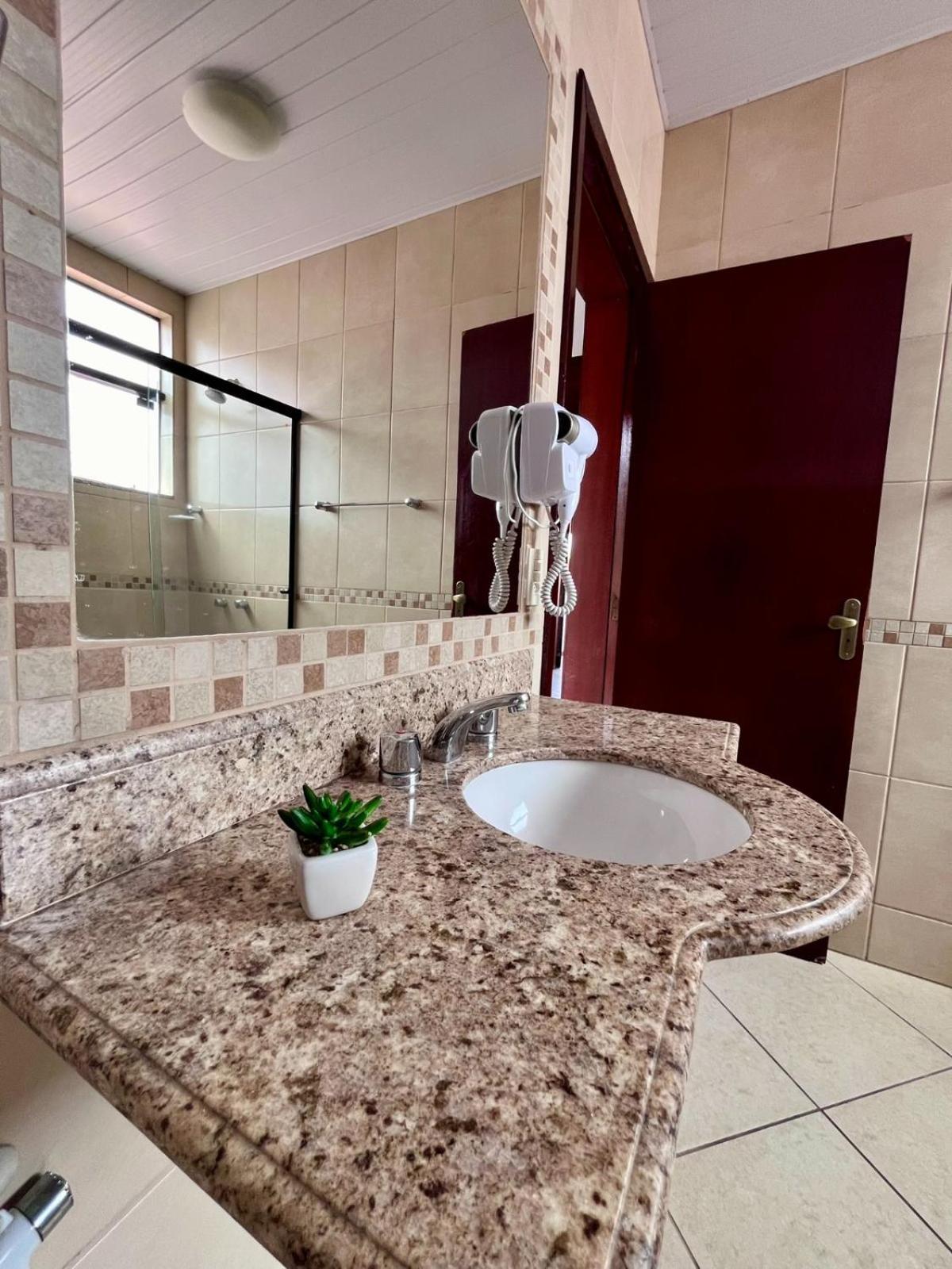 Deluxe Suite with Spa Bath,1415815788:JPEG