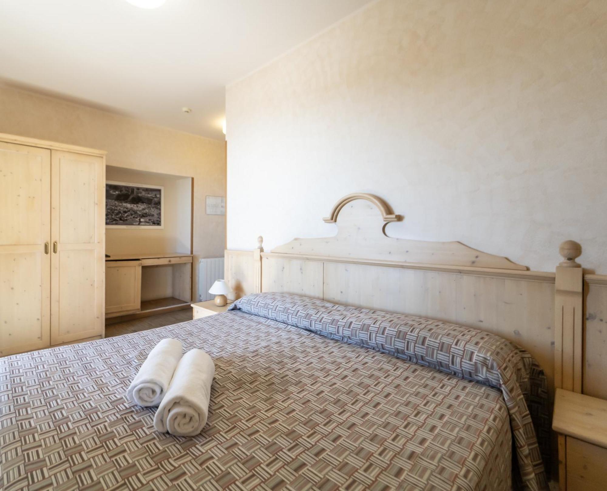 Standard Double Room,545981922:JPEG