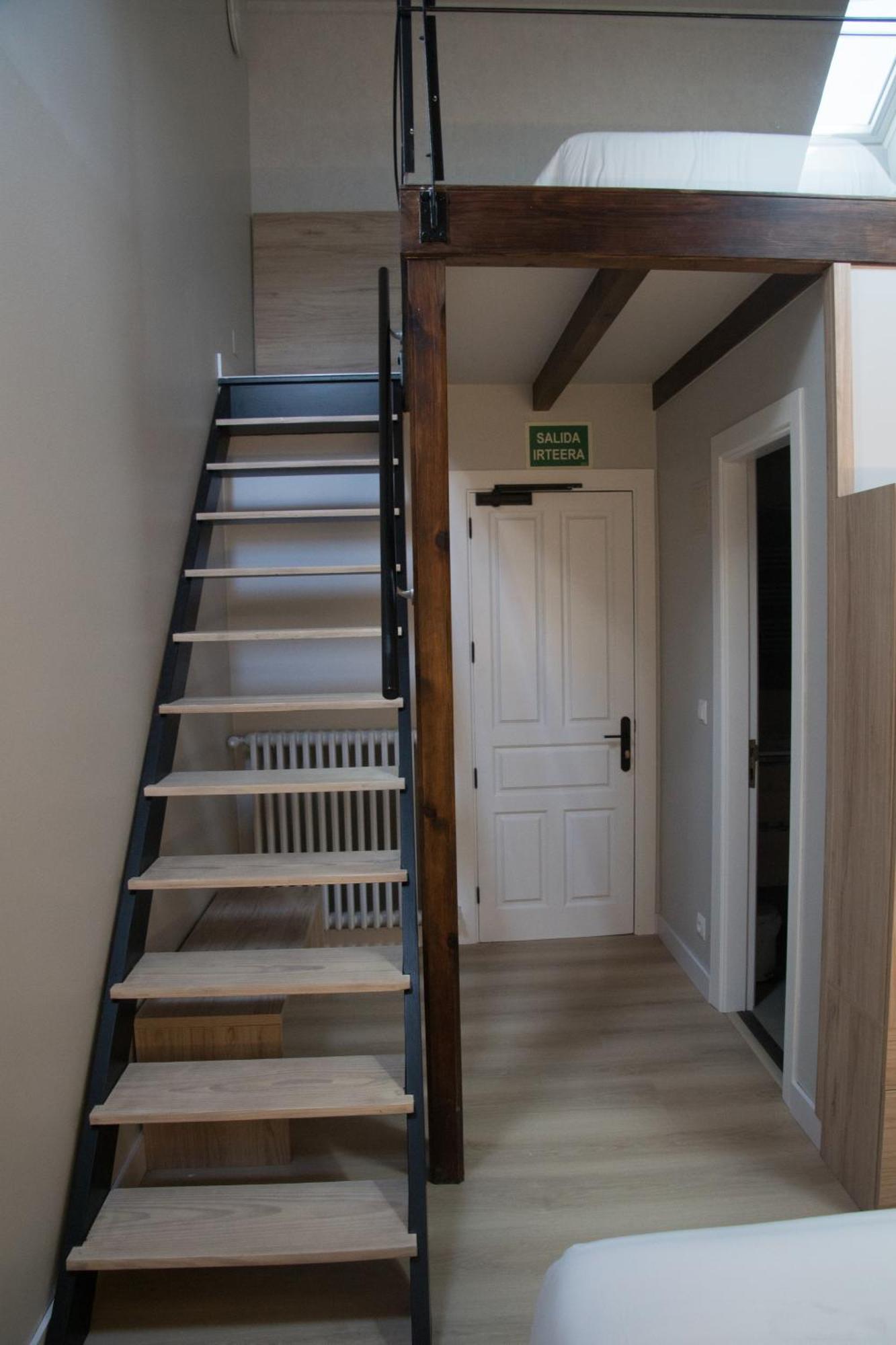 Family Room,1563010093:JPEG