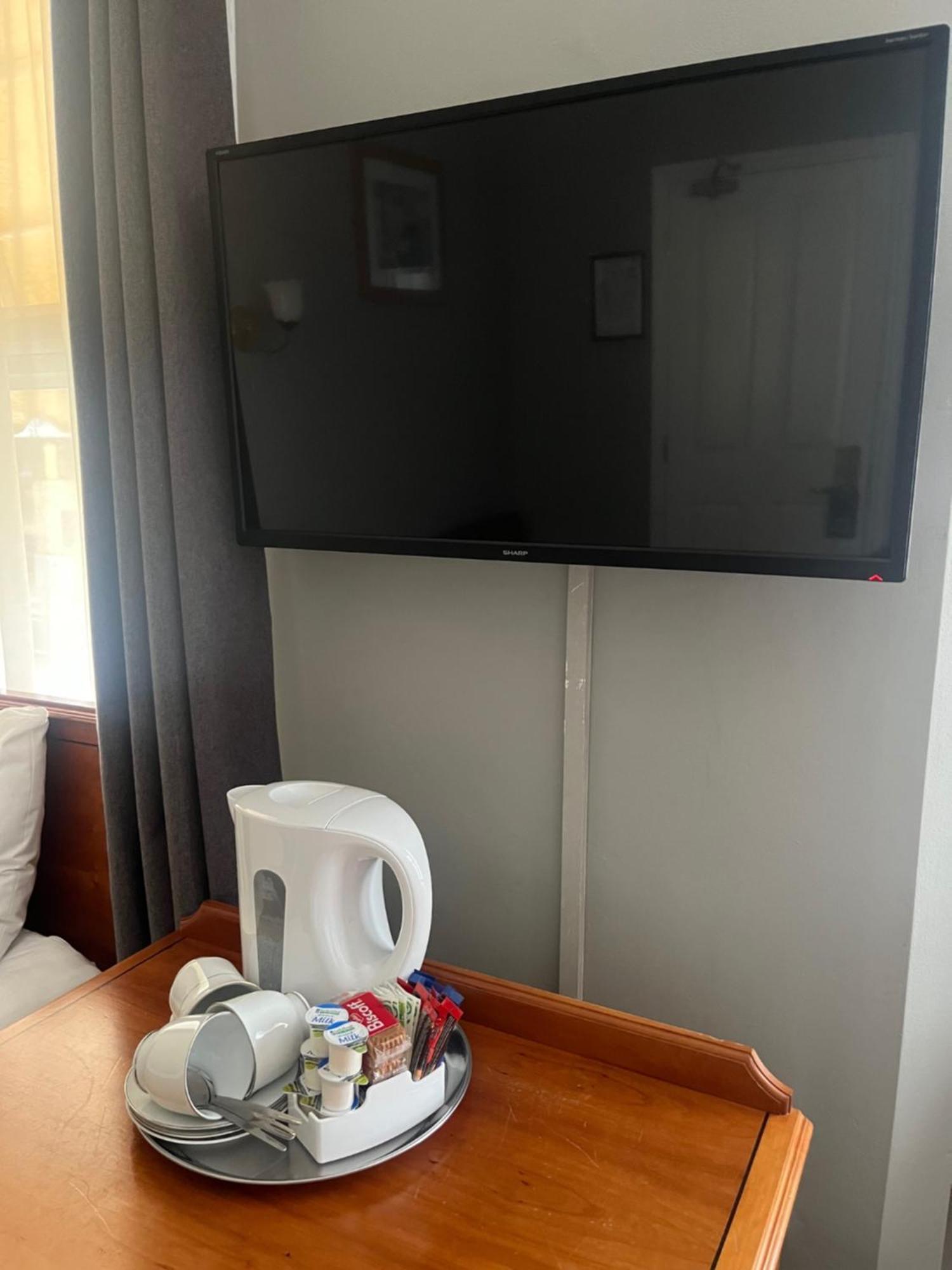 Twin Room,1563260857:JPEG
