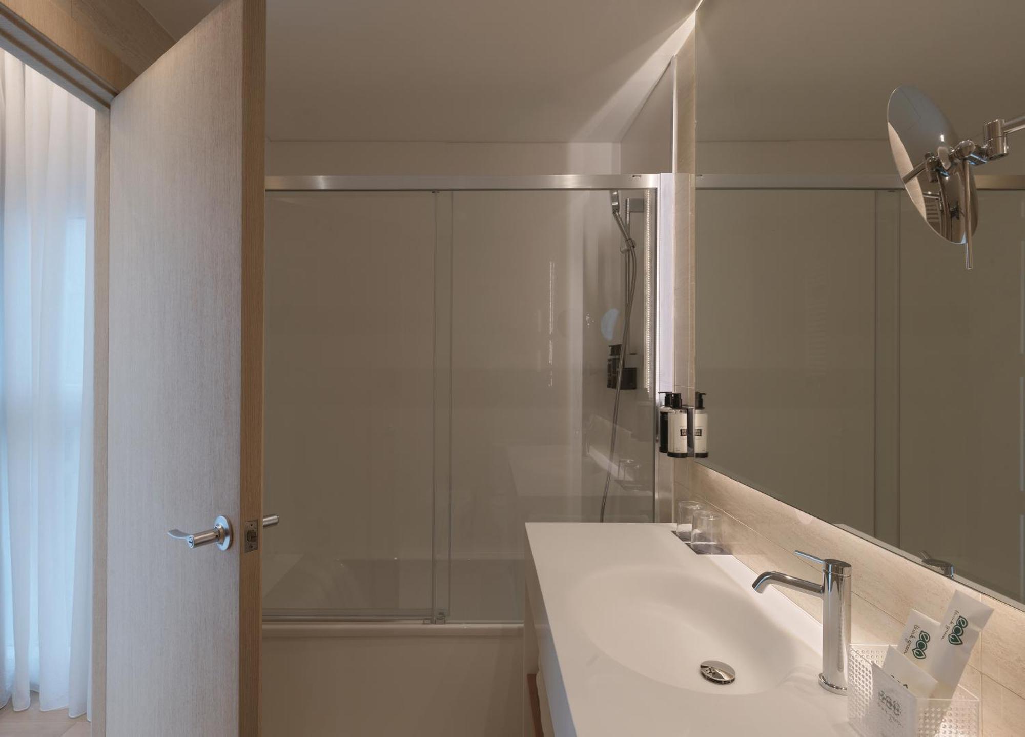 Budget Double Room,1563263890:JPEG