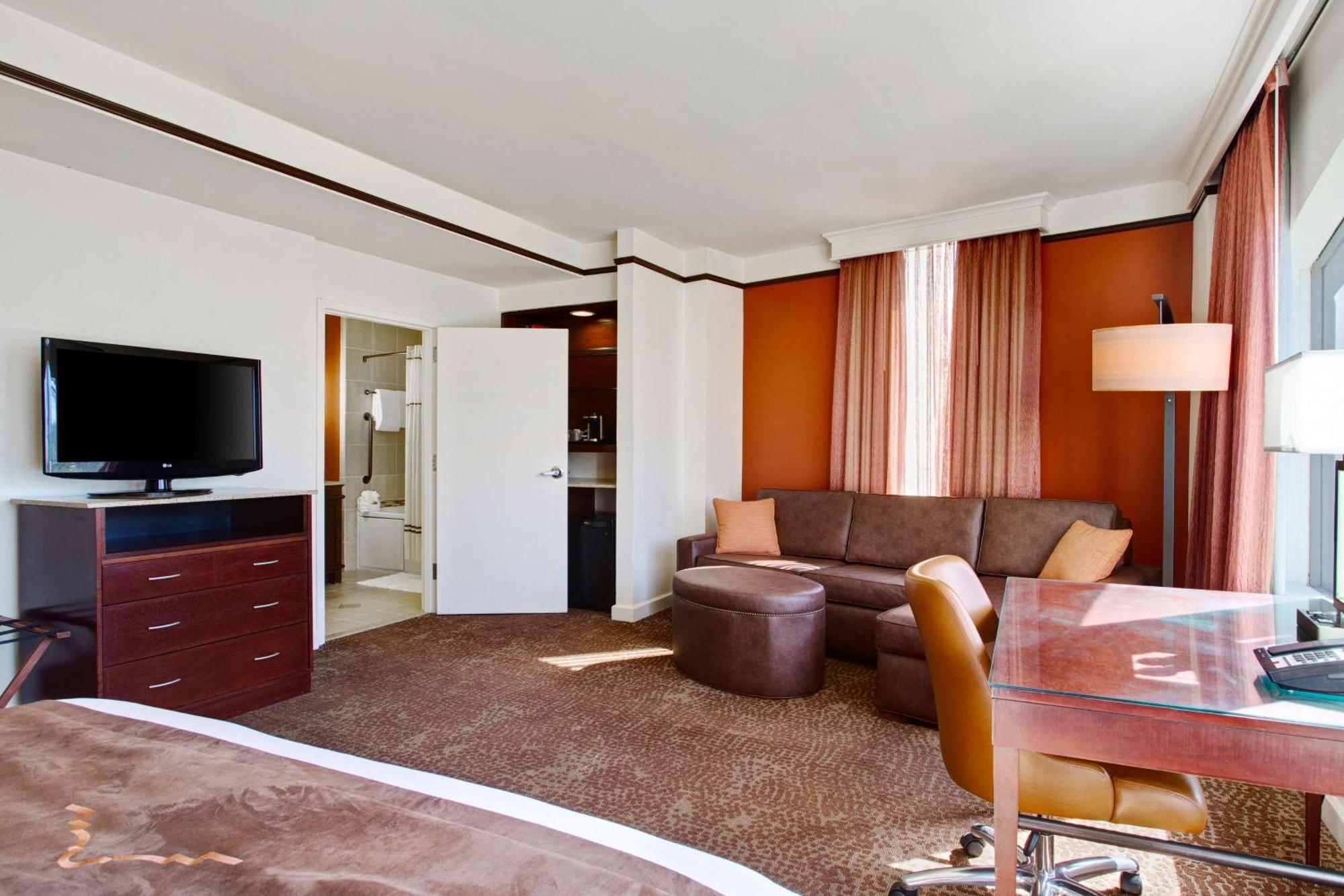 Deluxe King Room with Garden Tub,1434408964:JPEG