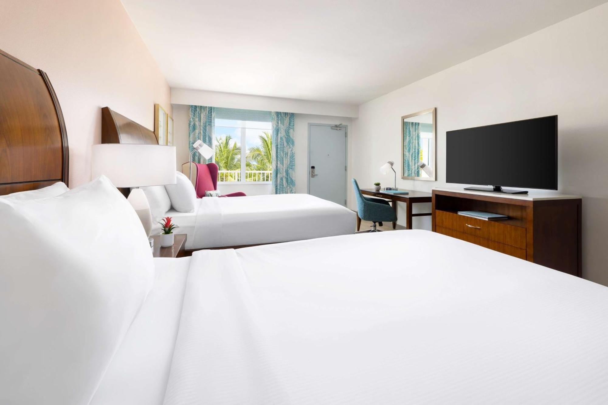 Queen Room Two Queen Beds Mobility Hearing Access