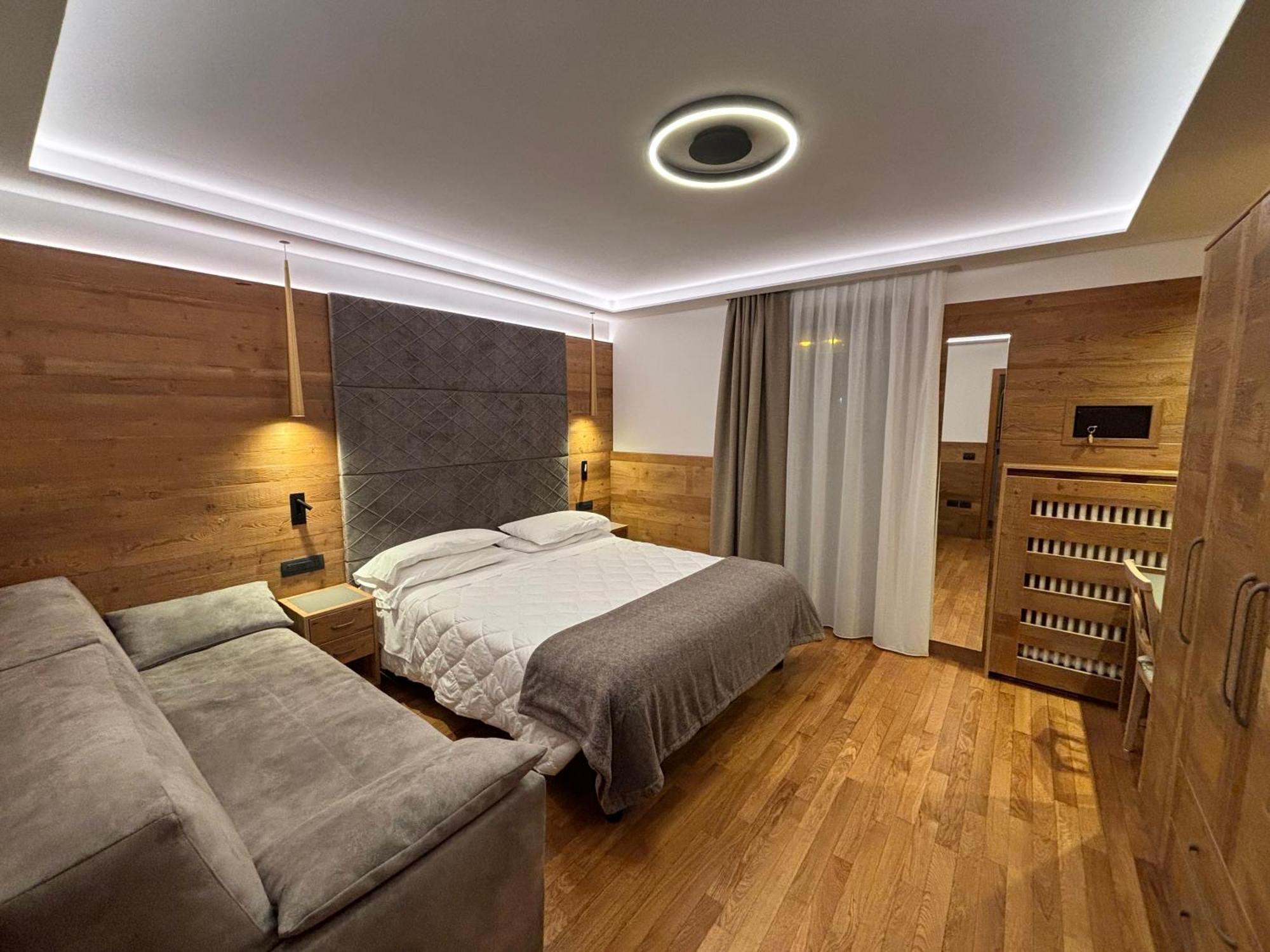 Two-Bedroom Apartment Lake View