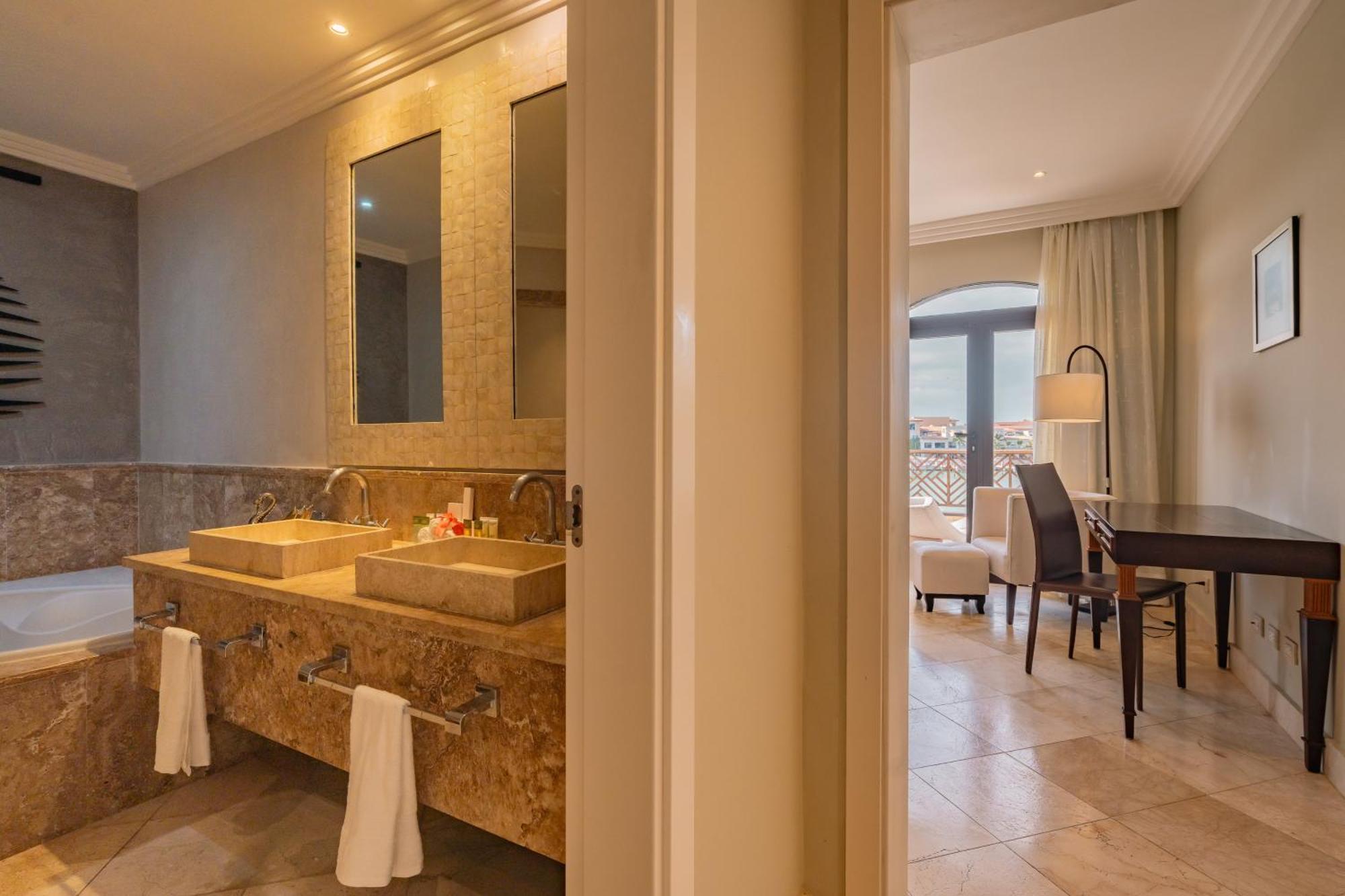 Deluxe One Bedroom Residence