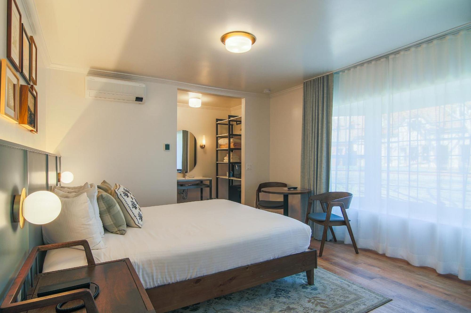 King Room,1563331816:JPEG
