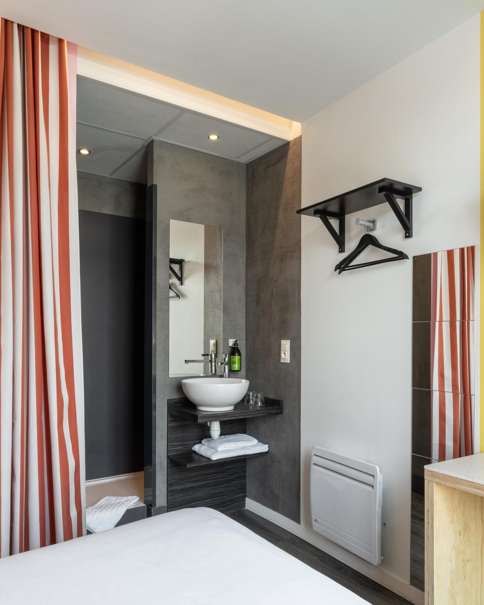 Double Room Queen Bed,1563353131:JPEG