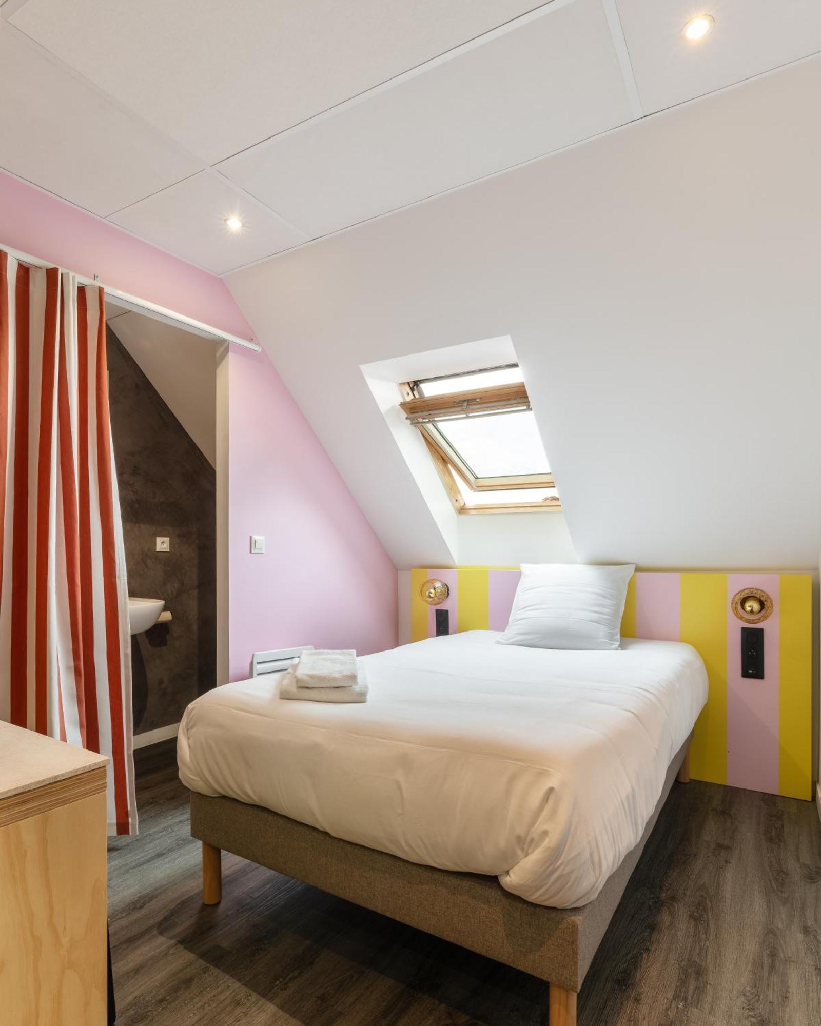 Small Single Room,1563353140:JPEG