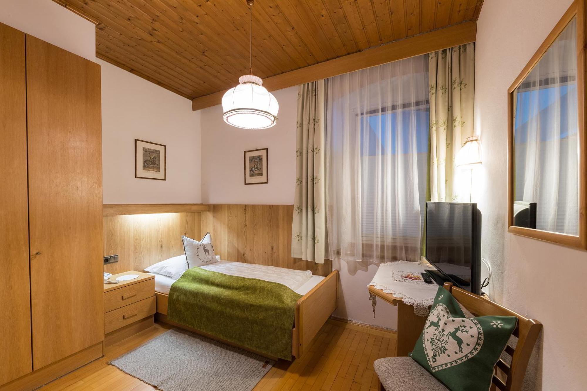 Single Room,1010581681:JPEG